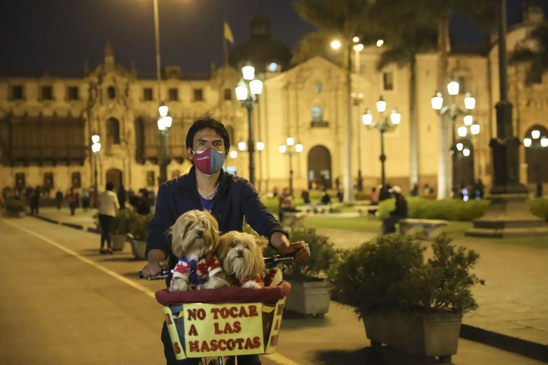 Luego de casi 2 meses de permanecer cerrados, se reabrieron los accesos a la Plaza de Armas de Lima. La plaza fue cerrada como medida de precaución debido a la movilización de manifestantes en el centro de la ciudad. Foto: ANDINA/Carla Patiño Ramírez