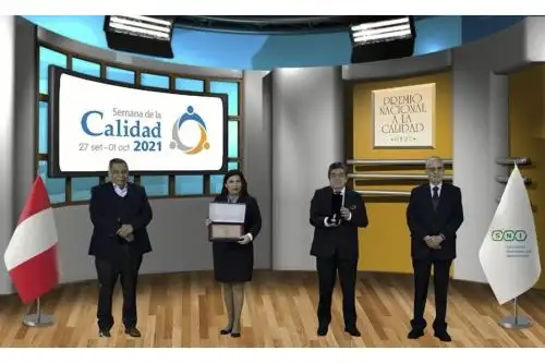 La Superintendencia Nacional de Migraciones, adscrita al Ministerio del Interior, es la primera entidad del Poder Ejecutivo en obtener la Medalla Líder en Calidad en la categoría Oro y el Premio Nacional de la Calidad 2021. ANDINA/ Migraciones
