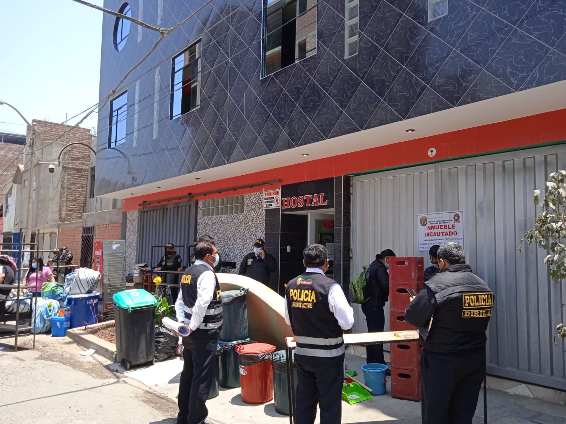 La Fiscalía de La Libertad y la Policía Nacional allanaron nueve inmuebles en Trujillo, entre ellos seis hostales, por un presunto caso de lavado de activos.