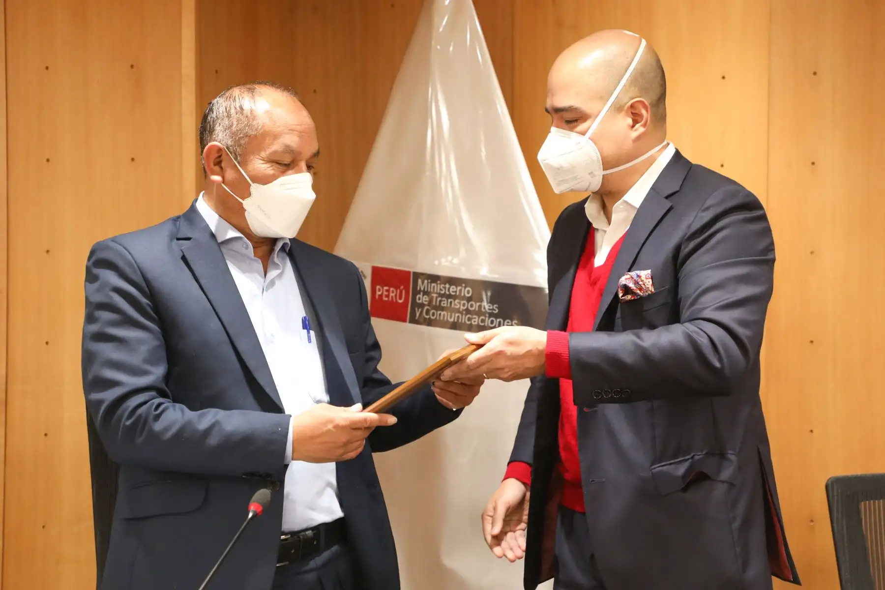 El ministro de Transportes y Comunicaciones (MTC), Juan Francisco Silva, destacó la promoción de políticas innovadoras, que implementa el sector y que permiten el acceso dinámico y uso eficiente del espectro radioeléctrico no utilizado para incrementar la cobertura del servicio de Internet en las áreas rurales y de preferente interés social del país. Foto: MTC