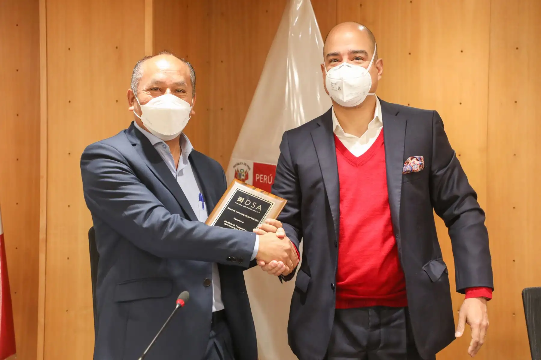 El ministro de Transportes y Comunicaciones (MTC), Juan Francisco Silva, destacó la promoción de políticas innovadoras, que implementa el sector y que permiten el acceso dinámico y uso eficiente del espectro radioeléctrico no utilizado para incrementar la cobertura del servicio de Internet en las áreas rurales y de preferente interés social del país. Foto: MTC
