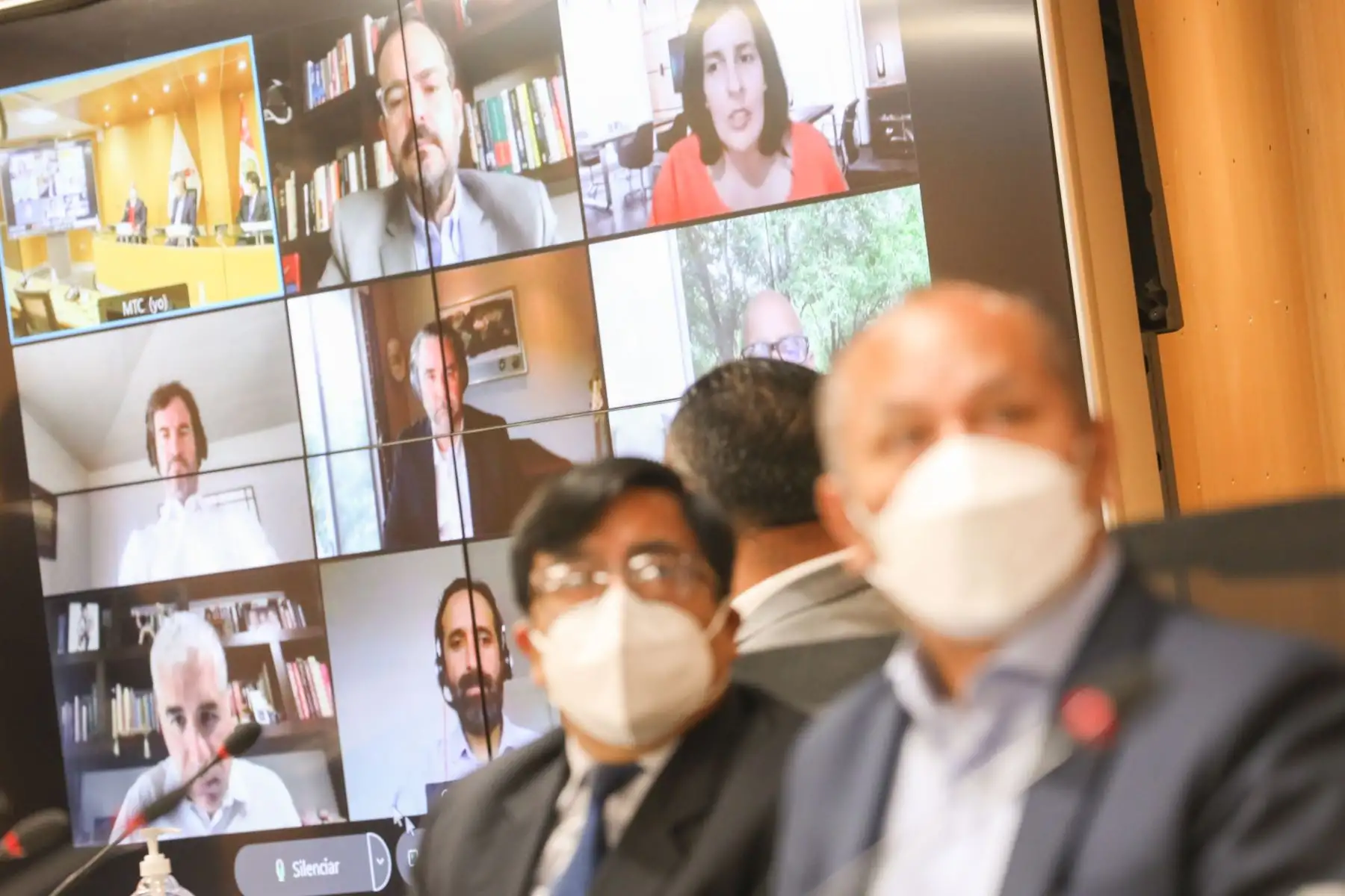 El ministro de Transportes y Comunicaciones (MTC), Juan Francisco Silva, destacó la promoción de políticas innovadoras, que implementa el sector y que permiten el acceso dinámico y uso eficiente del espectro radioeléctrico no utilizado para incrementar la cobertura del servicio de Internet en las áreas rurales y de preferente interés social del país. Foto: MTC