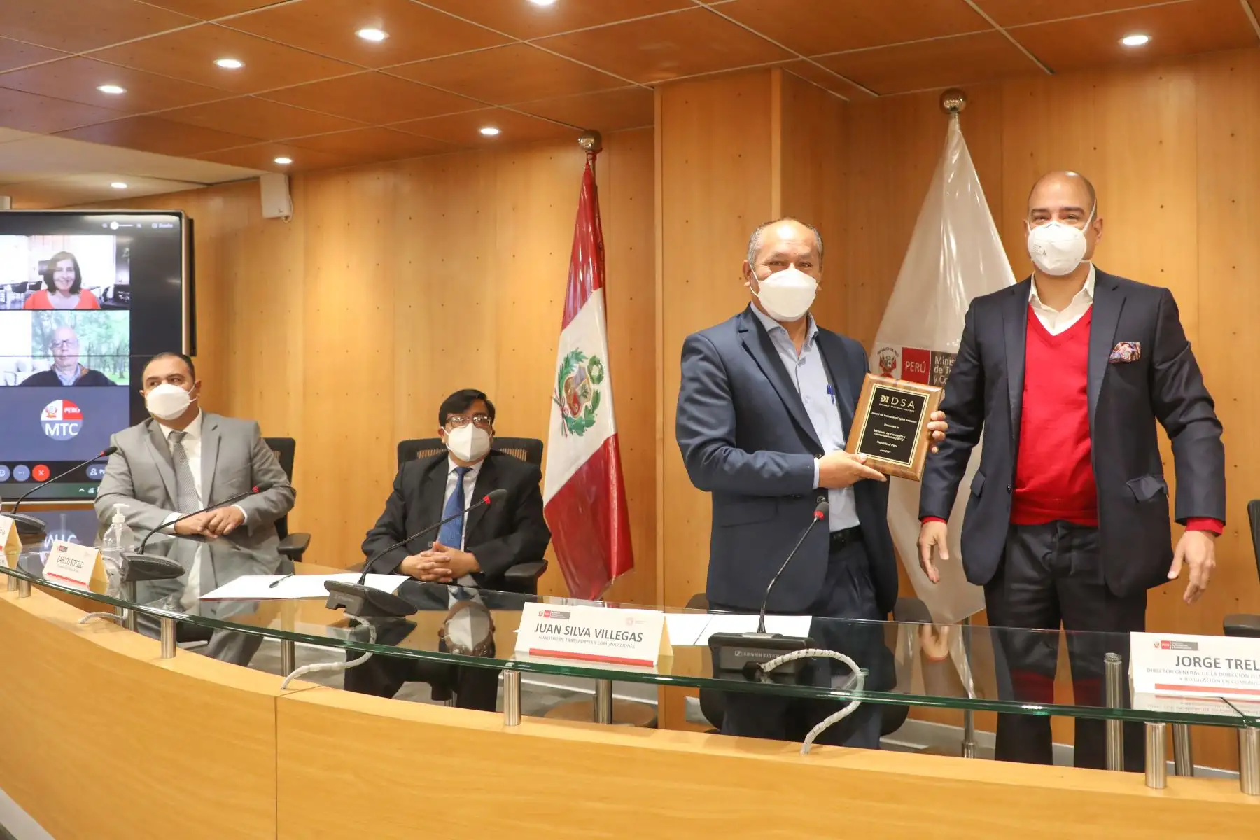 El ministro de Transportes y Comunicaciones (MTC), Juan Francisco Silva, destacó la promoción de políticas innovadoras, que implementa el sector y que permiten el acceso dinámico y uso eficiente del espectro radioeléctrico no utilizado para incrementar la cobertura del servicio de Internet en las áreas rurales y de preferente interés social del país. Foto: MTC
