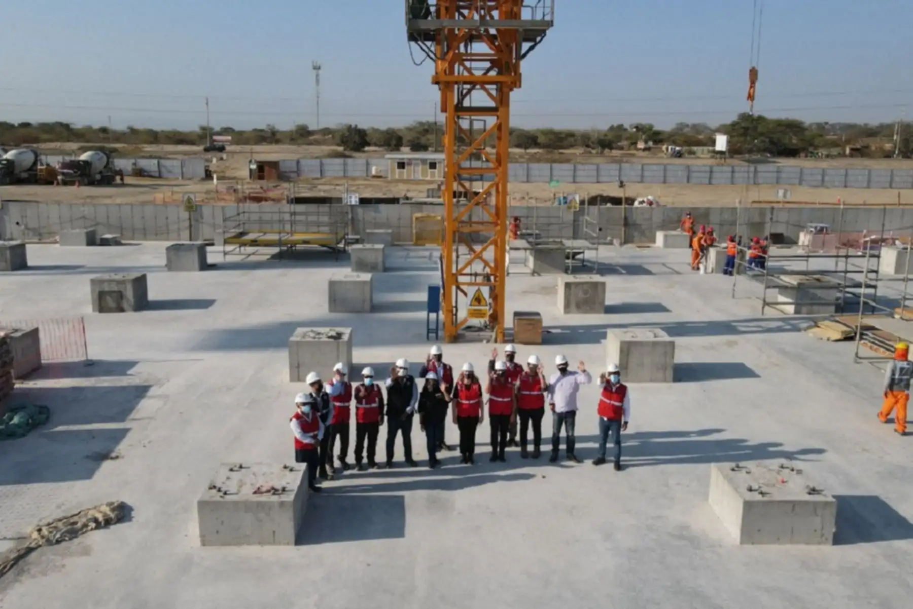 Supervisión de las obras del hospital de Sullana que se ejecuta bajo el convenio Gobierno a Gobierno con el Reino Unido. Foto: Cortesía.