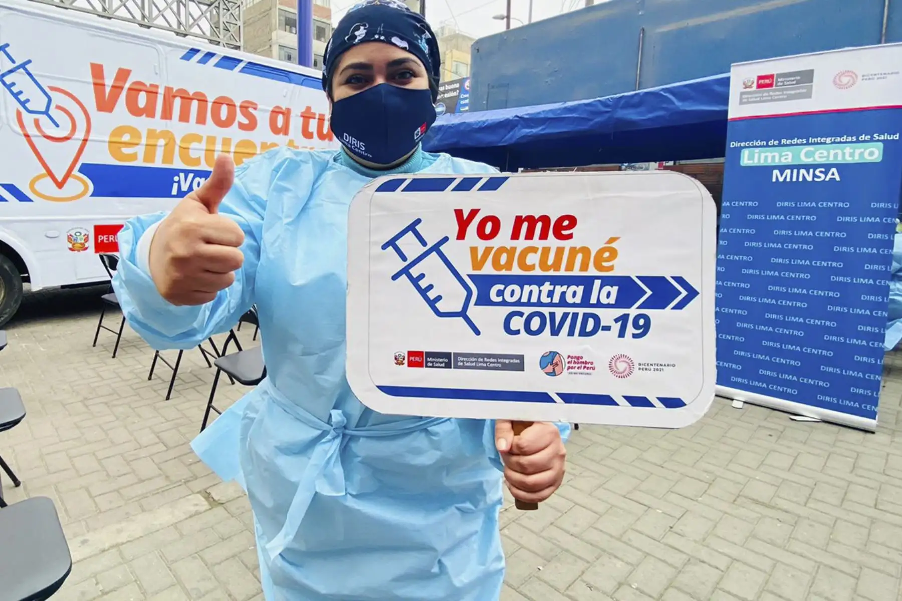 En el marco del fortalecimiento del proceso de vacunación, la Diris Lima Centro estableció un punto de vacunación en el Emporio Comercial de Gamarra, para que se desarrolle una campaña de vacunación contra la covid-19, los días martes 28, miércoles 29 y jueves 30 de septiembre, logrando inocular a 607 personas en este primer día. Foto: Diris Lima Centro