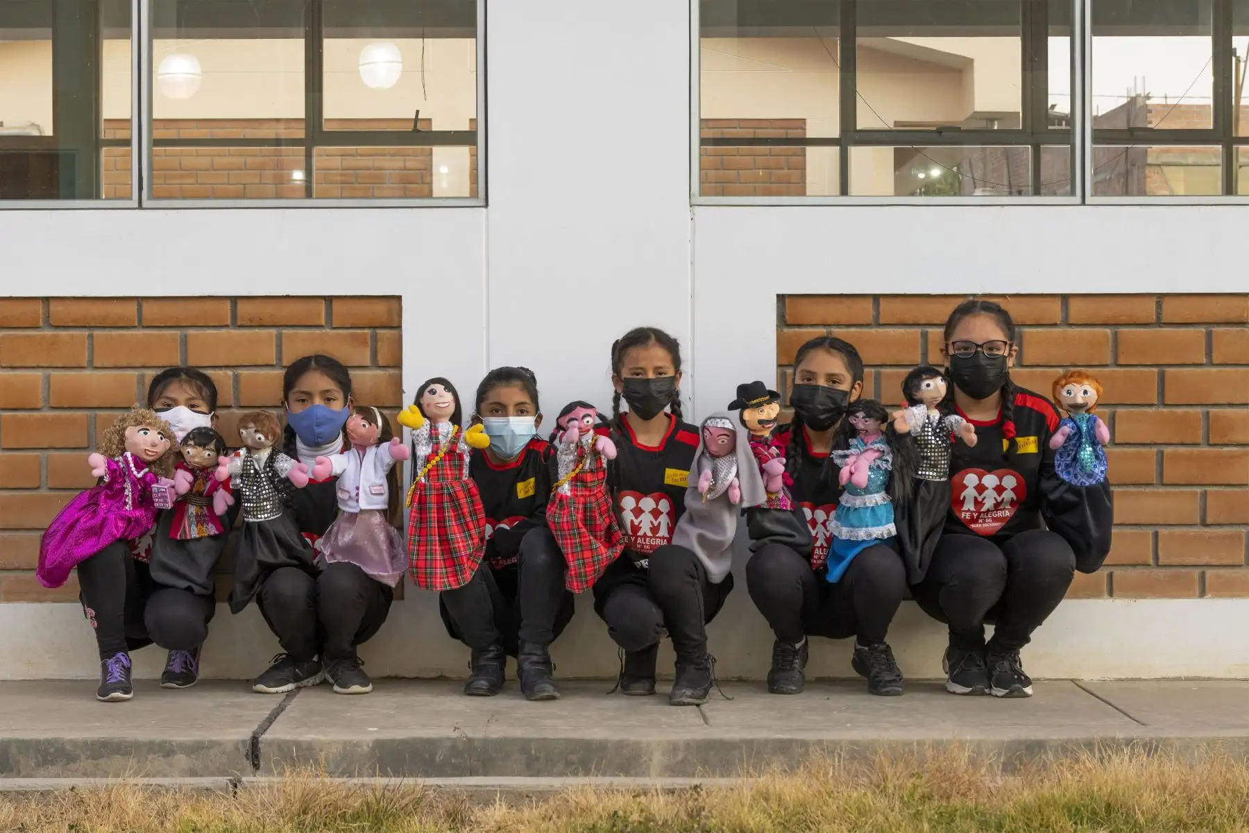 En medio de la pandemia, Fe y Alegría ha
iniciado en sus colegios de Trujillo y Huancayo
la campaña ‘Nuestra luz brilla’. Con talleres de
arte busca reducir la violencia contra las niñas
y adolescentes  promoviendo la reflexión sobre la equidad de género.
Foto: Fe y Alegría del Perú