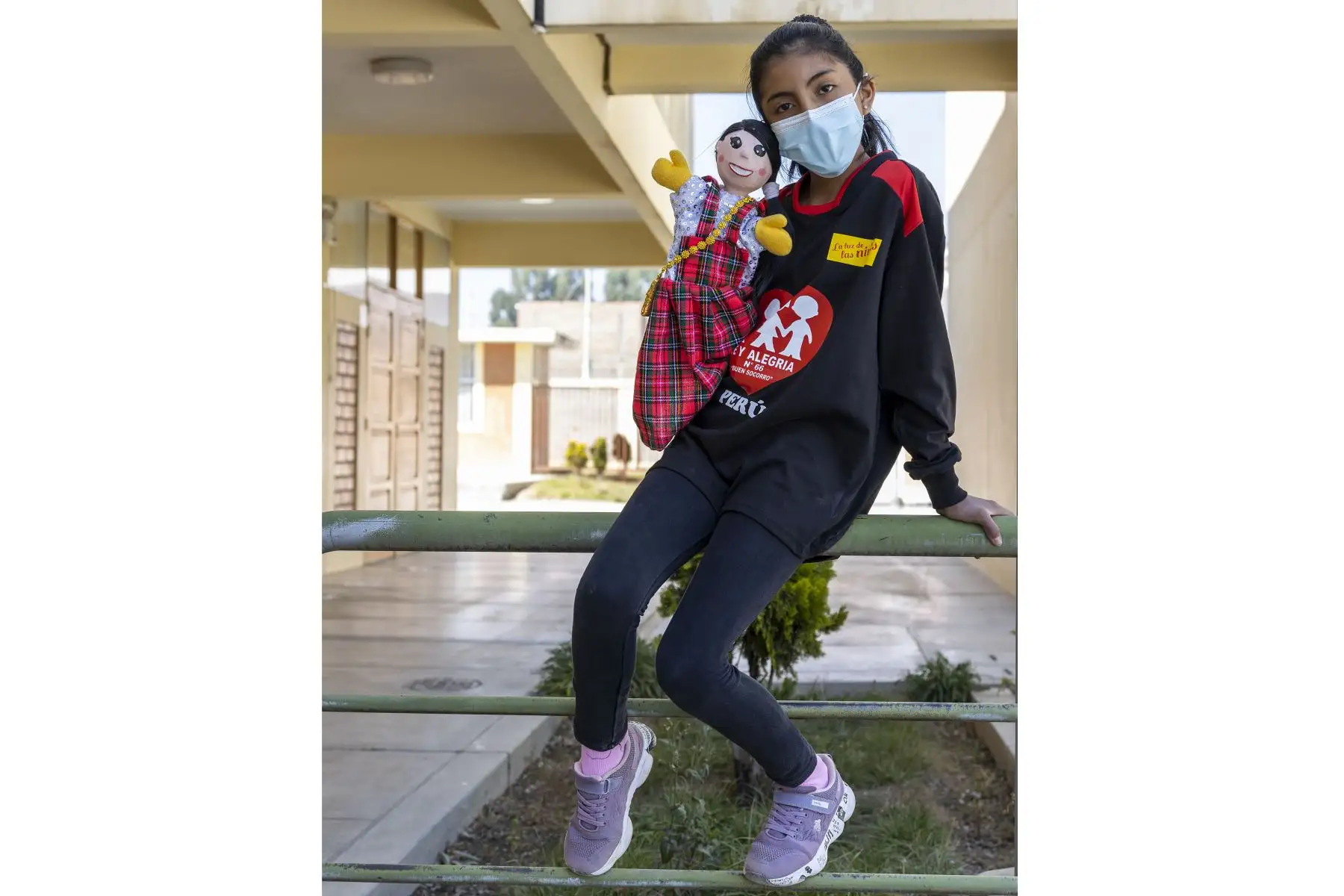 En medio de la pandemia, Fe y Alegría ha
iniciado en sus colegios de Trujillo y Huancayo
la campaña ‘Nuestra luz brilla’. Con talleres de
arte busca reducir la violencia contra las niñas
y adolescentes  promoviendo la reflexión sobre la equidad de género.
Foto: Fe y Alegría del Perú