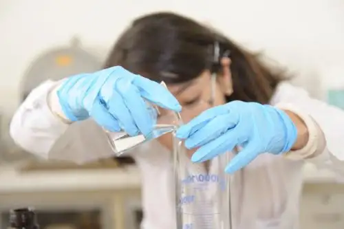 Las propuestas que se presenten al concurso “Fortalecimiento de Capacidades en Laboratorios Regionales de Biología Molecular y/o Biotecnología” deberán estar alineadas a las áreas de biología molecular, biotecnología y/o inmunología, producción de biológicos y afines para atender problemas sanitarios. Foto: Concytec