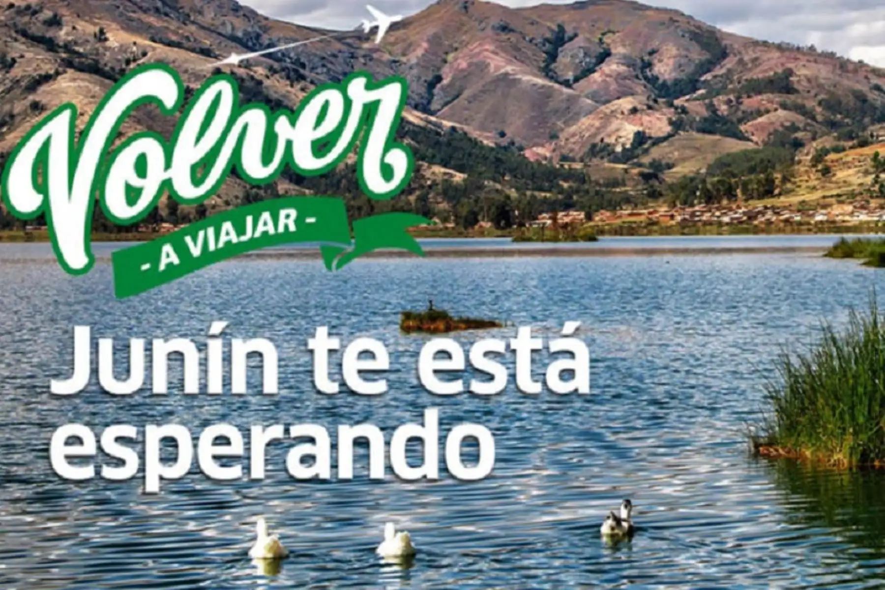 La hermosa laguna de Paca, bordeada por bosquecillos de totora y recreos de esparcimiento turístico, es uno de los principales atractivos turísticos de la región Junín. Foto: Promperú.