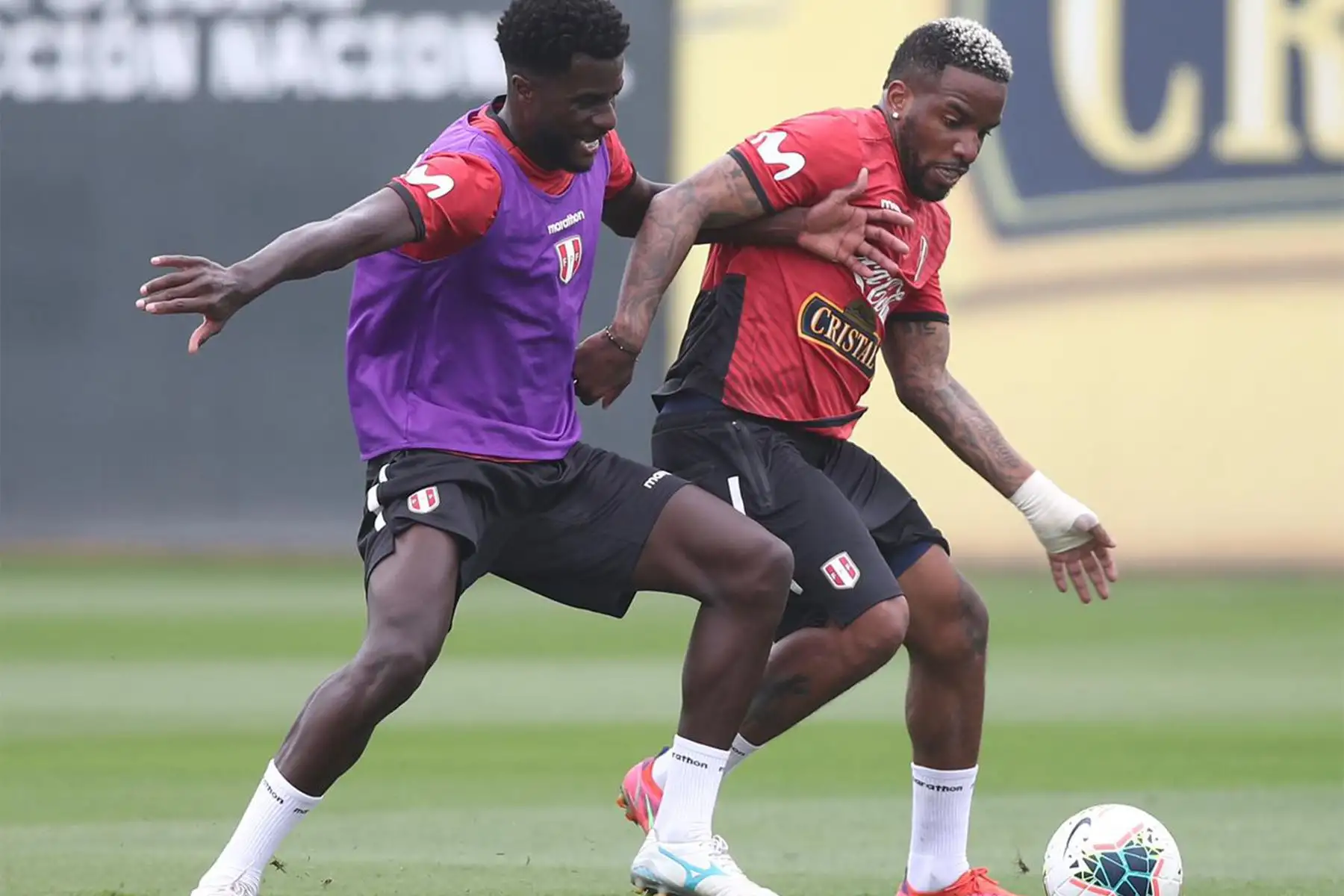La selección peruana realiza su tercer día de entrenamiento en la Videna , donde continua su operativo para enfrentar a Chile, Bolivia y Argentina durante las eliminatorias Catar 2022. En la imagen Jefferson Farfán. 
Foto: Selección Peruana