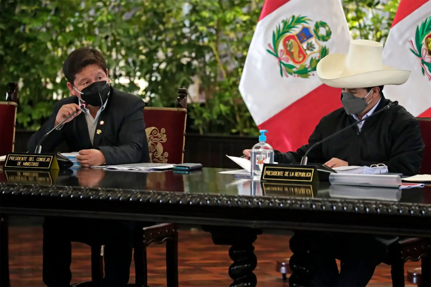 El presidente Pedro Castillo lidera la sesión del Consejo de Ministros,  junto al  gabinete ministerial, con el fin de articular acciones para atender las necesidades más urgentes del país.
Foto: PCM