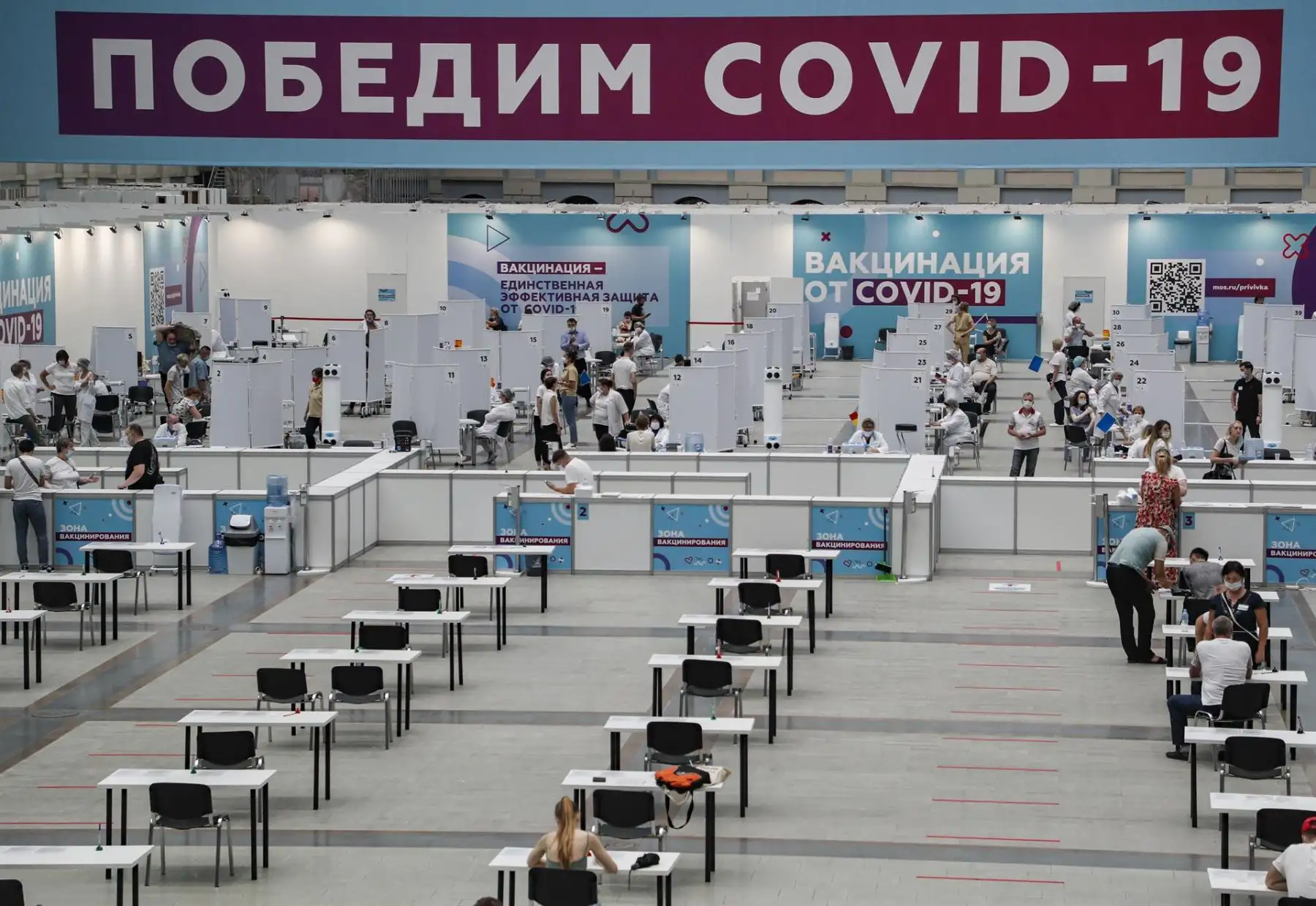 Contagios deL covid-19 en Rusia avanzan más rápido que la vacunación.