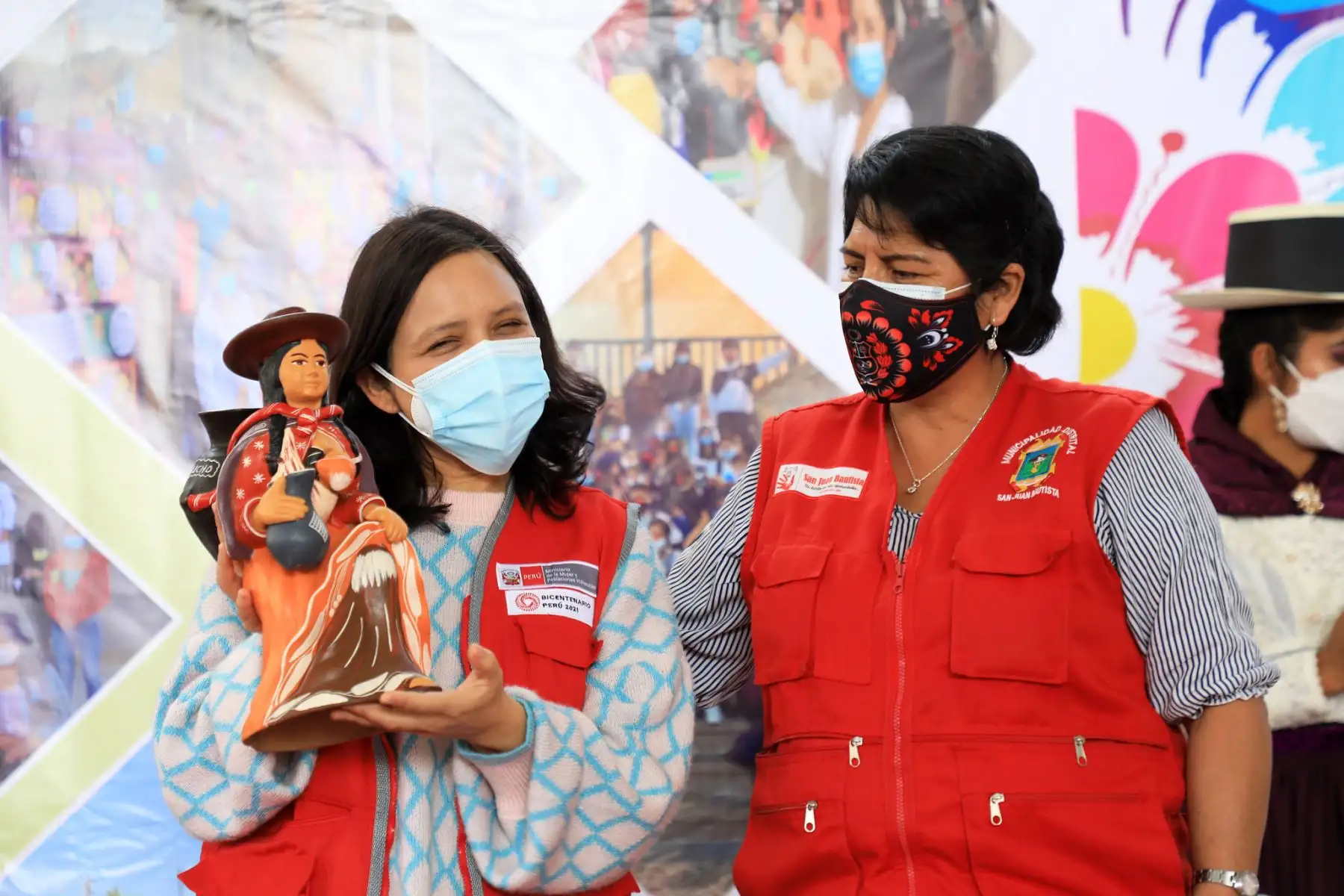 La ministra de la Mujer y Poblaciones Vulnerables, Anahí Durand, se reunió en el Gobernador Regional de Ayacucho, Carlos Rúa Carbajal para ratificar y fortalecer acuerdos previos interinstitucionales, a través de una agenda conjunta de trabajo en beneficio de las mujeres y de las poblaciones vulnerables de la región. Foto: ANDINA/Ministerio de la Mujer