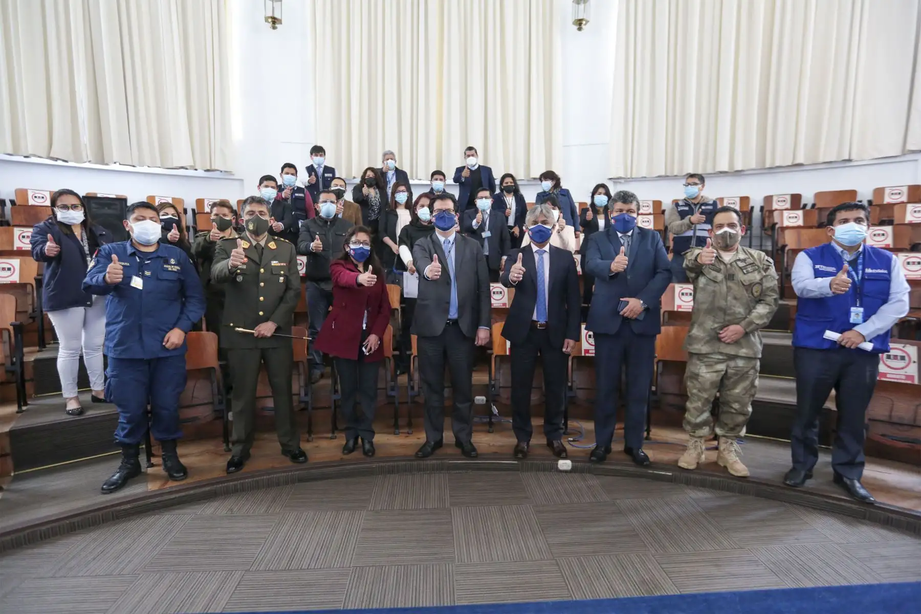 Los viceministros Gustavo Rosell y Bernardo Ostos lanzaron la plataforma Renoxi Perú que permite conocer el stock y consumo de oxígeno medicinal reportado por las instituciones prestadoras de salud a nivel nacional.
Foto: Minsa