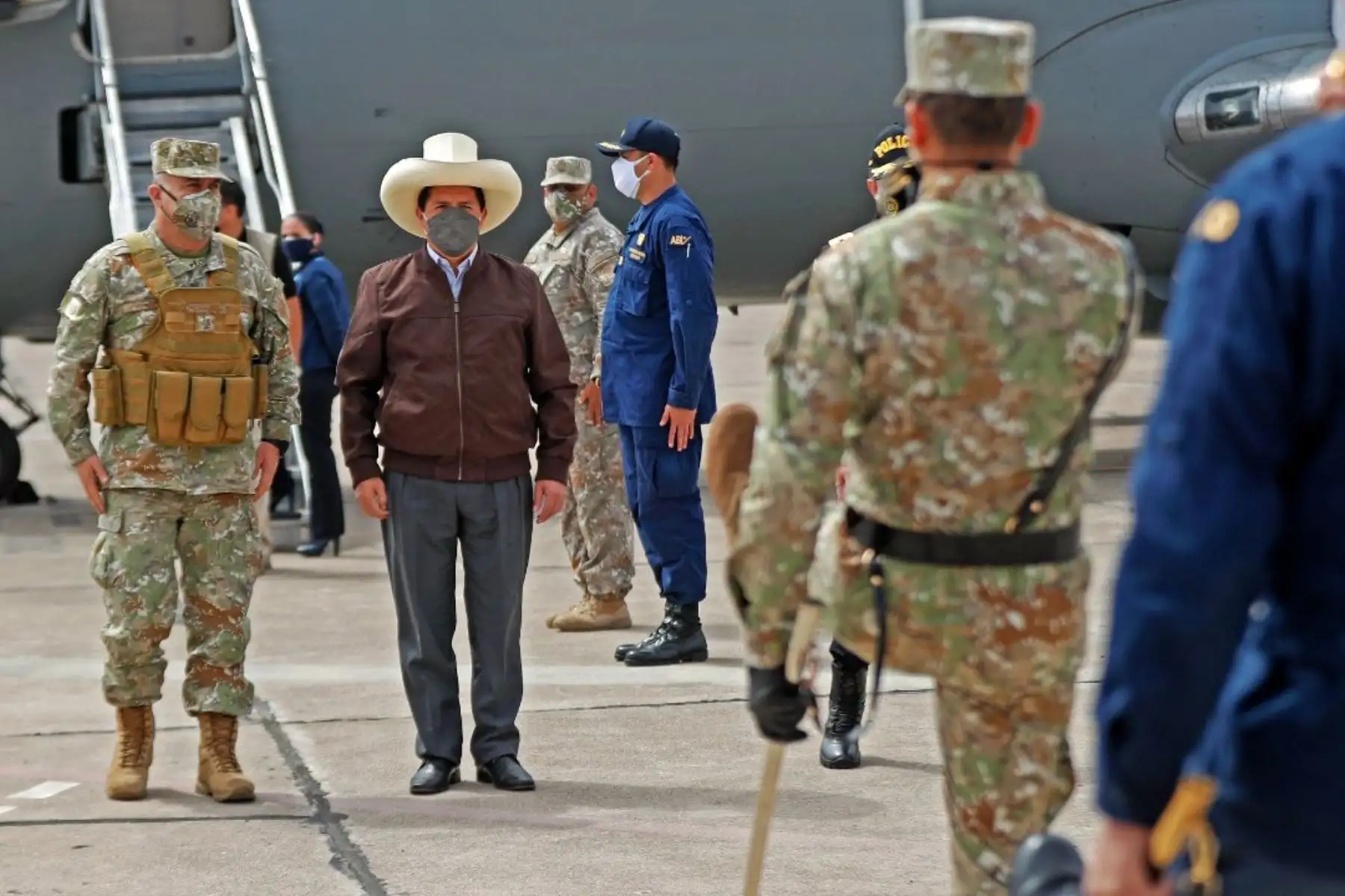 Como parte de la labor descentralizada, el presidente Pedro Castillo llegó a la región Moquegua para promover una agenda de trabajo conjunta con los alcaldes provinciales y distritales de Tacna, Puno, Cusco, Madre de Dios, Ayacucho, Piura, Loreto, Moquegua y autoridades de Bandera de Bolivia.

Foto: ANDINA/Prensa Presidencia