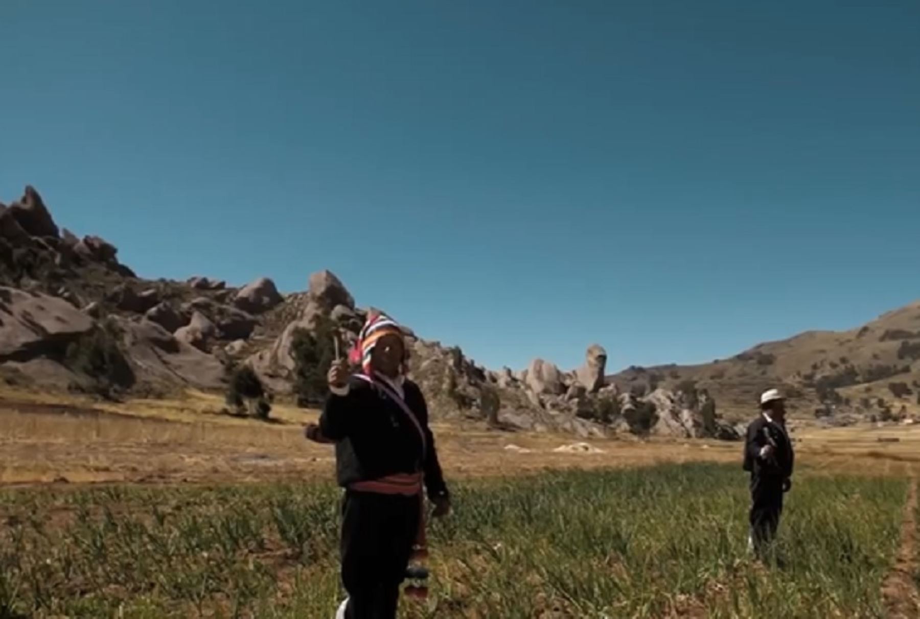 La población de Jayujayuni, comunidad altoandina próxima al lago Titicaca, en la región Puno, ha construido una propuesta de turismo comunitario, sostenible, basada en compartir y aprender de la cultura, y una fuerte conexión con la naturaleza.