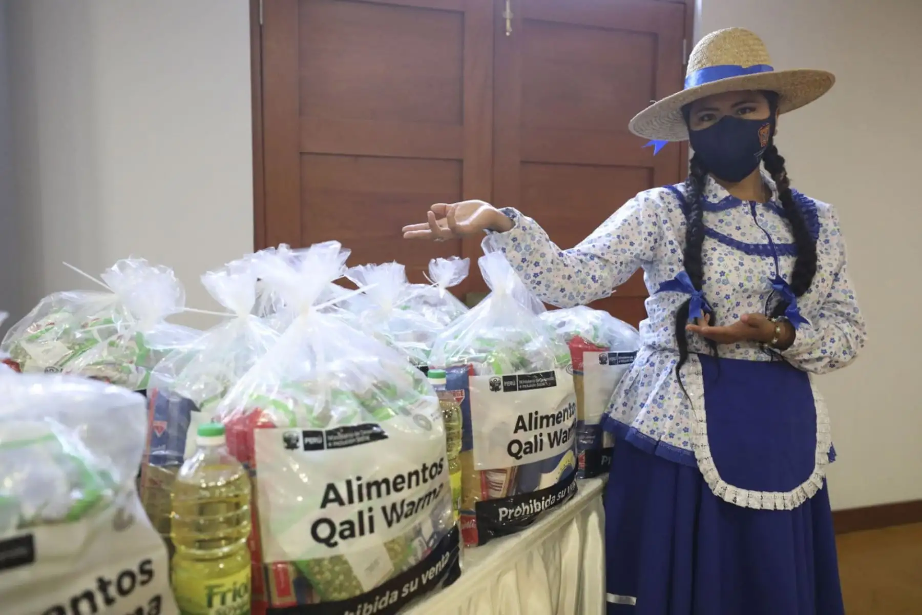 Ministra de Desarrollo e Inclusión Social, Dina Boluarte, verificó la entrega de más de 57 toneladas de alimentos para ollas comunes en Arequipa. Foto: ANDINA/Midis