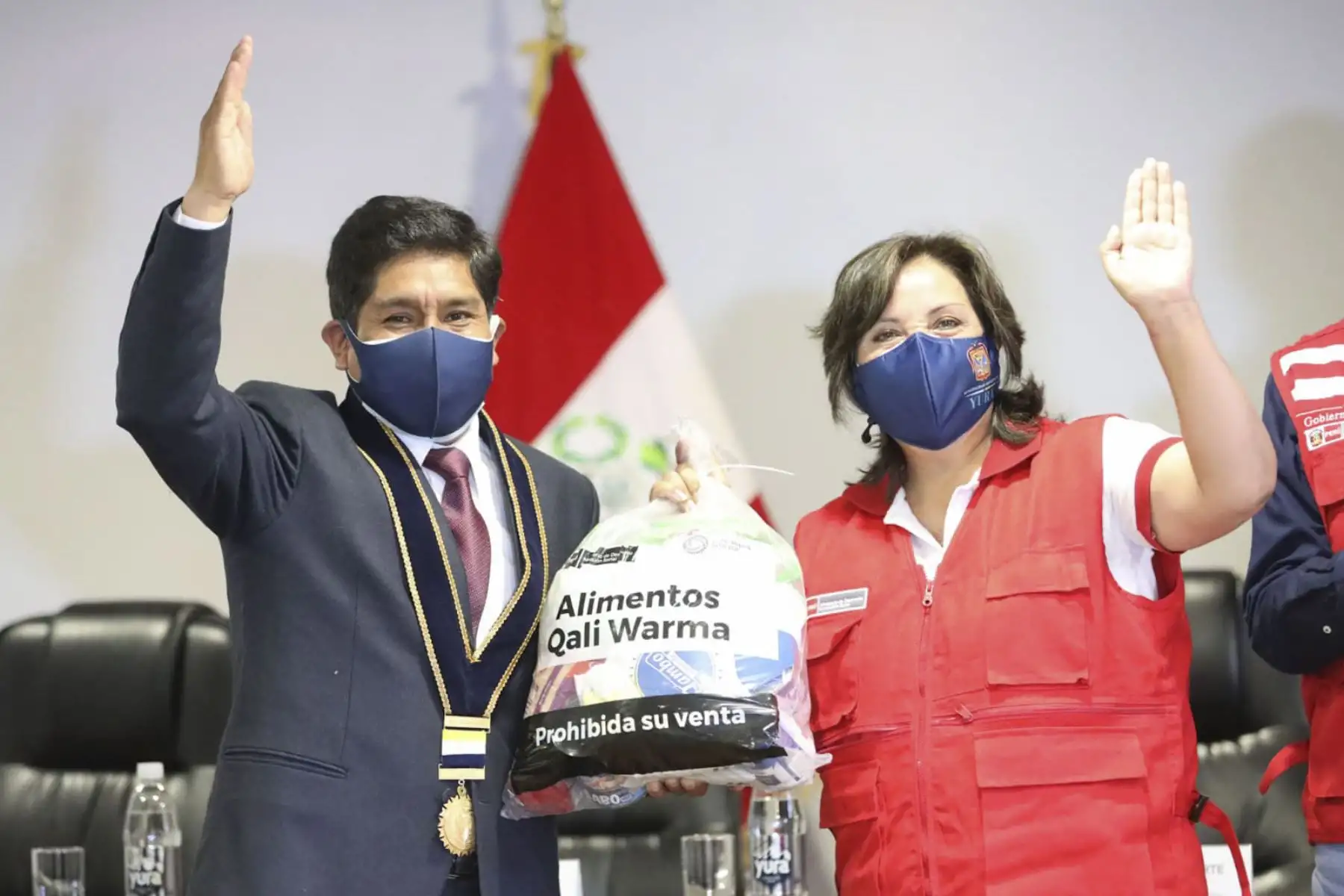Ministra de Desarrollo e Inclusión Social, Dina Boluarte, verificó la entrega de más de 57 toneladas de alimentos para ollas comunes en Arequipa. Foto: ANDINA/Midis
