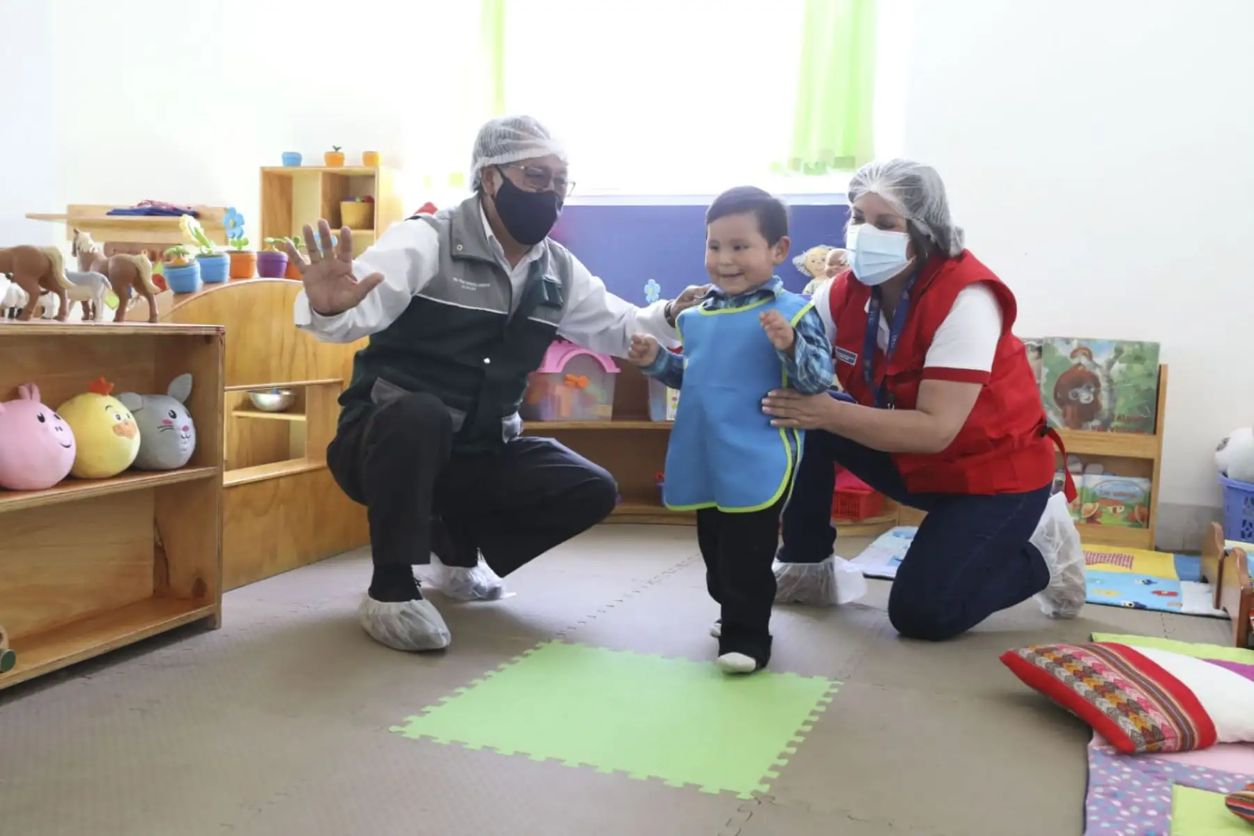Ministra de Desarrollo e Inclusión Social, Dina Boluarte, supervisa el Centro Infantil de Atención Integral Horacio Zevallos Gámez, a fin de verificar el estado de conservación y mantenimiento de los locales del Servicio de Cuidado Diurno de Cuna Más. Foto: ANDINA/Midis