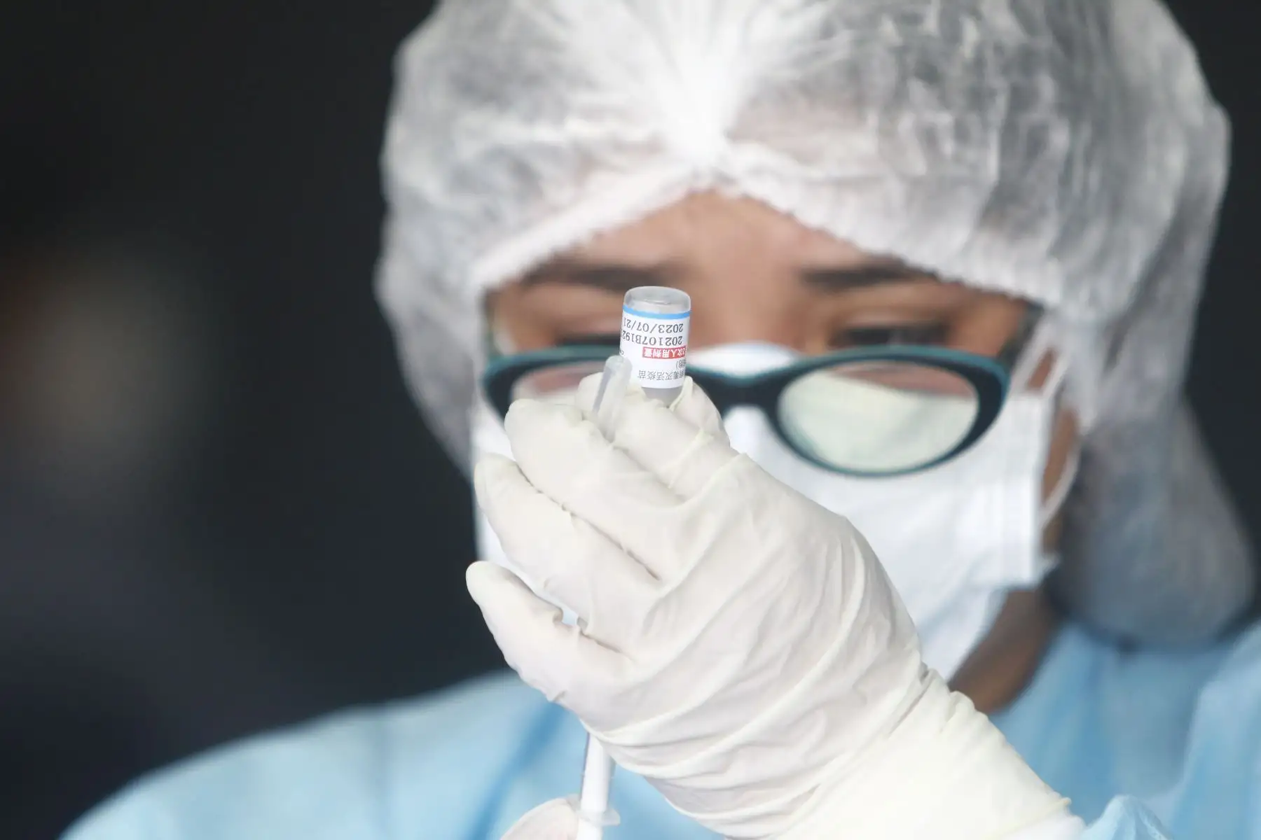Según el Ministerio de Salud, la población objetivo son hombres y mujeres mayores de 12 años, que en el Perú suman 28 millones 24,250 personas.  ANDINA/Jhonel Rodríguez Robles