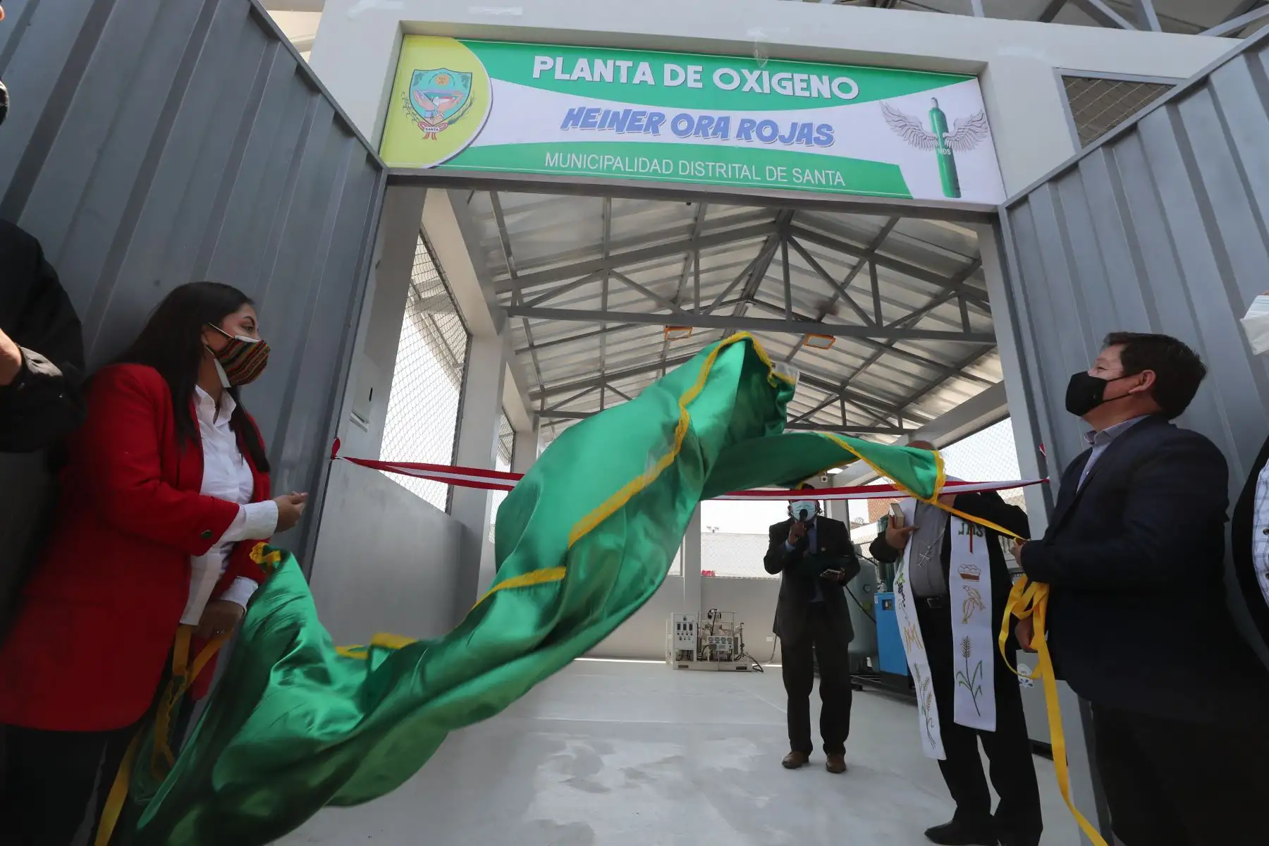 Como parte de su jornada de trabajo en la región de Áncash, el titular de la PCM, Guido Bellido, inauguró una planta de oxígeno en el centro de salud de Santa. Foto: ANDINA/PCM