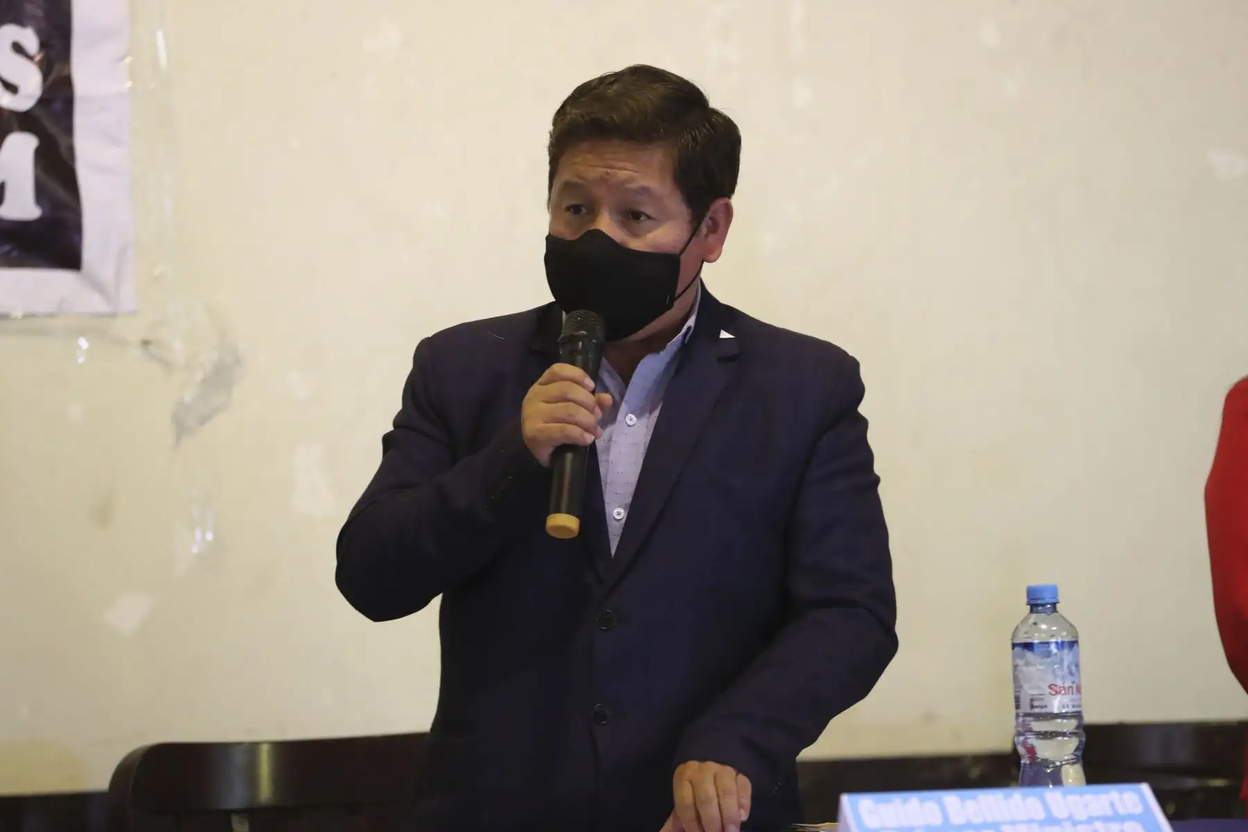 Presidente del Consejo de Ministros, Guido Bellido, recibe la iniciativa ciudadana de modificación de la Ley del Pescador desde el auditorio del Sindicato de Pescadores de Chimbote y Anexos. Foto: ANDINA/PCM