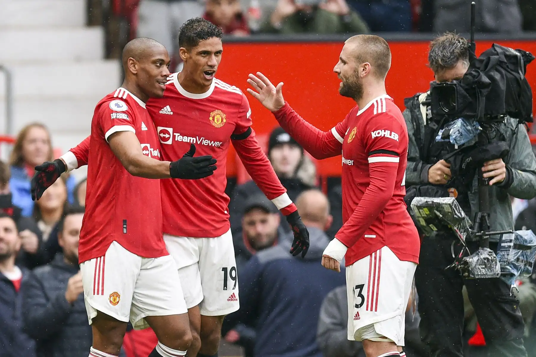 El delantero francés del Manchester United Anthony Martial celebra tras anotar el primer gol de su equipo ante el Everton durante el partido de la Premier League. Foto: AFP El delantero francés del Manchester United Anthony Martial celebra tras anotar el primer gol de su equipo ante el Everton durante el partido de la Premier League. Foto: AFP