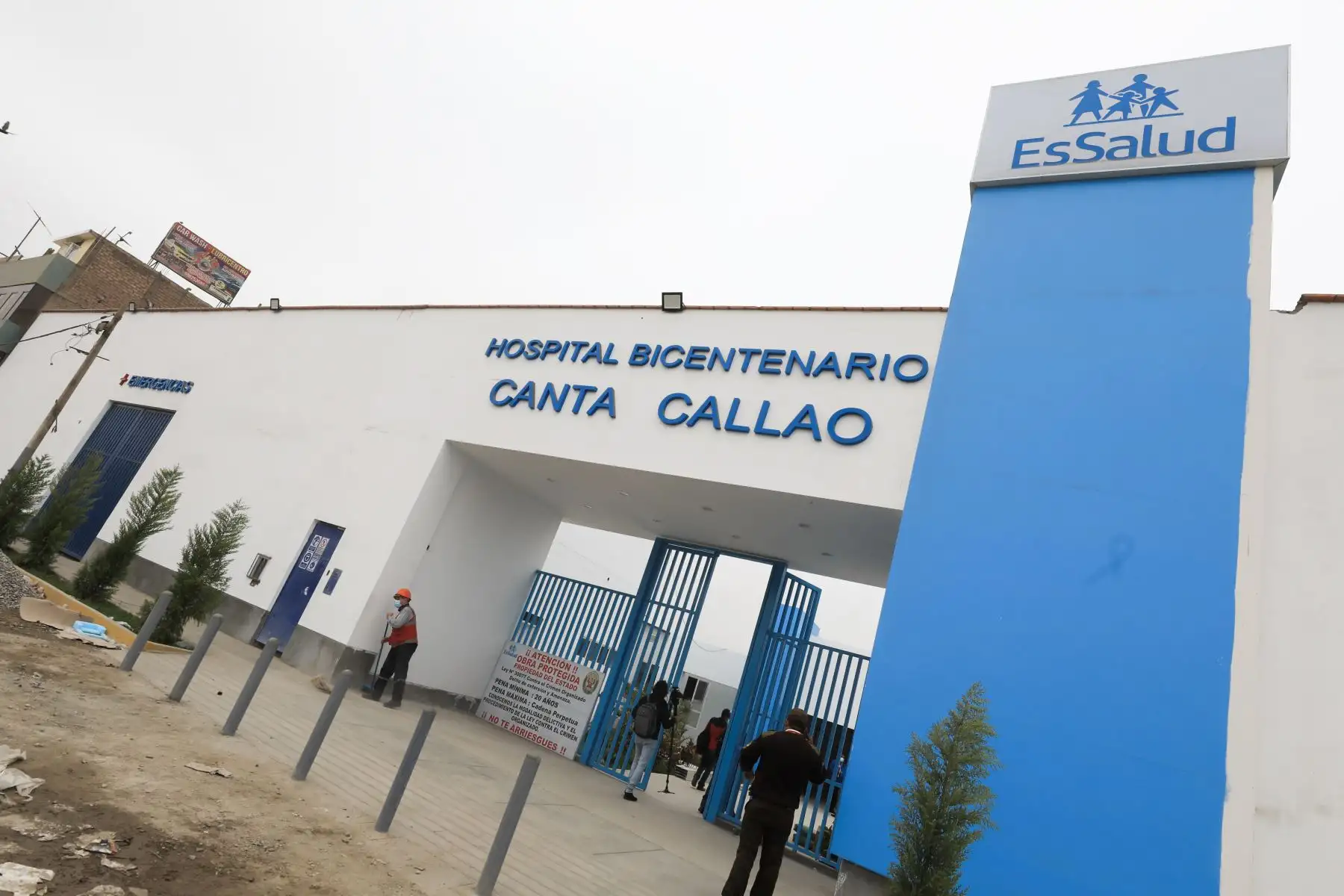 Los 120 mil asegurados de EsSalud de Los Olivos, San Martín de Porres e Independencia tendrán desde noviembre próximo el Hospital Bicentenario Canta Callao, un moderno nosocomio, anunció el gerente general del Seguro Social de Salud, Eloy Durán Cervantes, que supervisó hoy el avance de su construcción. Foto: EsSalud