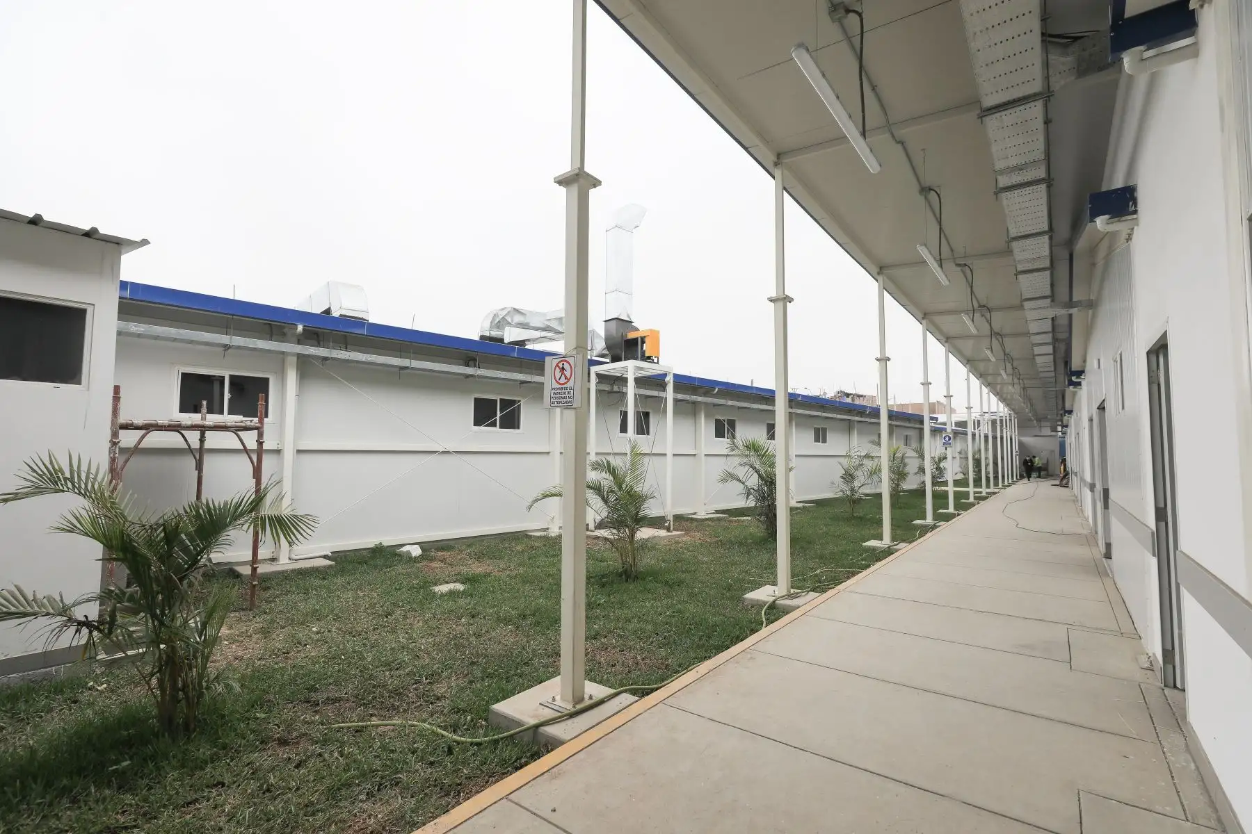 Los 120 mil asegurados de EsSalud de Los Olivos, San Martín de Porres e Independencia tendrán desde noviembre próximo el Hospital Bicentenario Canta Callao, un moderno nosocomio, anunció el gerente general del Seguro Social de Salud, Eloy Durán Cervantes, que supervisó hoy el avance de su construcción. Foto: EsSalud