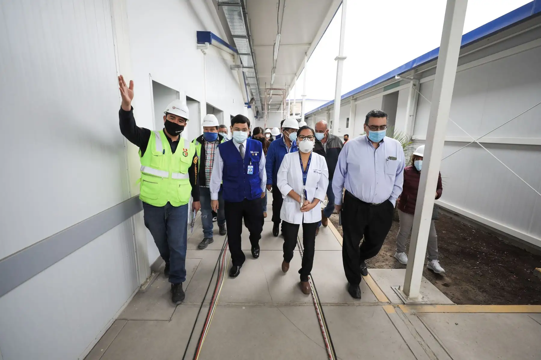 Los 120 mil asegurados de EsSalud de Los Olivos, San Martín de Porres e Independencia tendrán desde noviembre próximo el Hospital Bicentenario Canta Callao, un moderno nosocomio, anunció el gerente general del Seguro Social de Salud, Eloy Durán Cervantes, que supervisó hoy el avance de su construcción. Foto: EsSalud