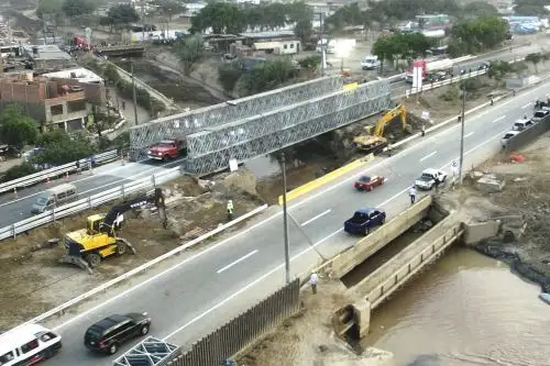 Municipalidad de Lima reabrió el tránsito vehicular en el puente Huaycoloro. Foto: ANDINA/Difusión.