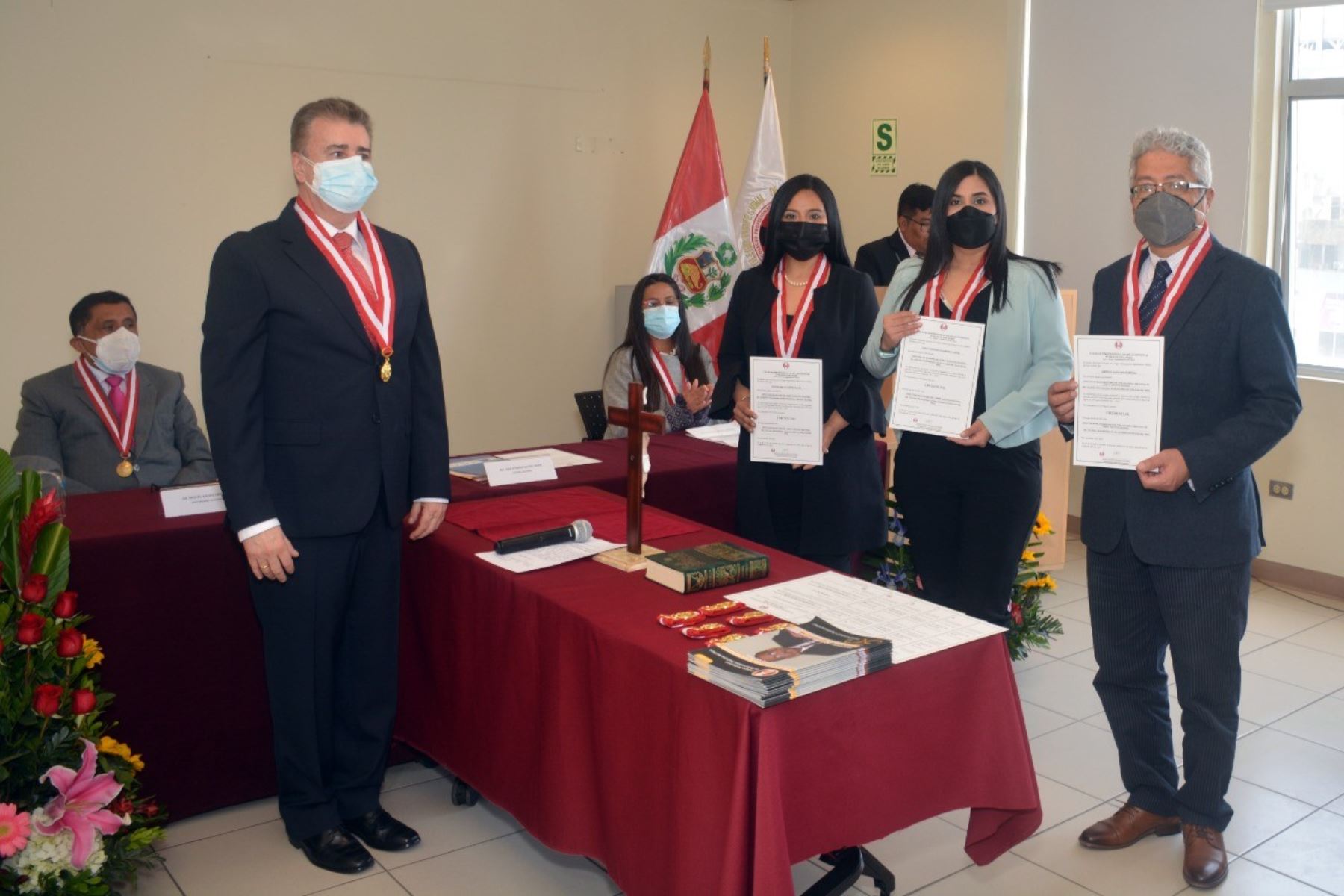 New board of directors of the College of Public Relations of Peru sworn in thumbnail