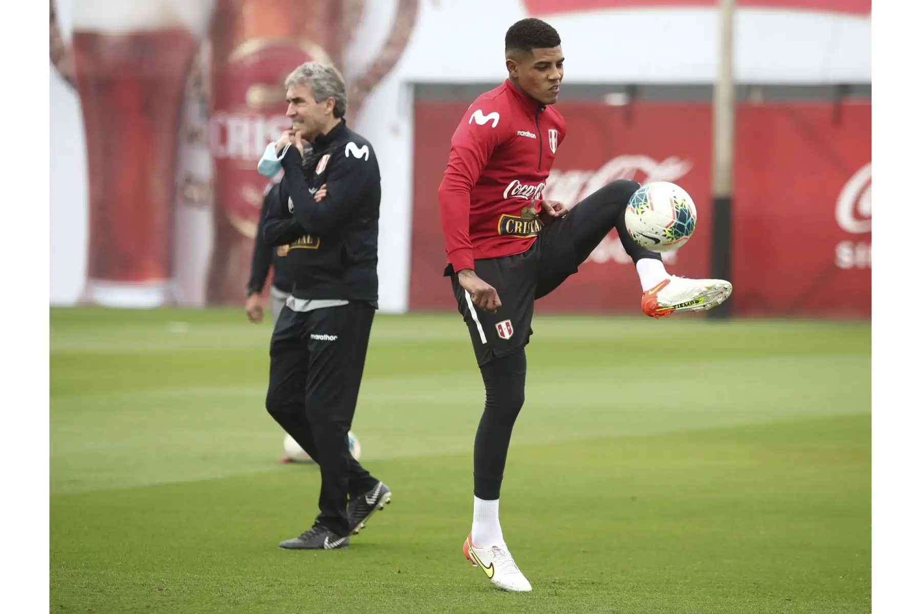 La Seleccion Peruana continúa su preparación para el duelo ante Chile con la presencia de catorce jugadores. Foto: FPF