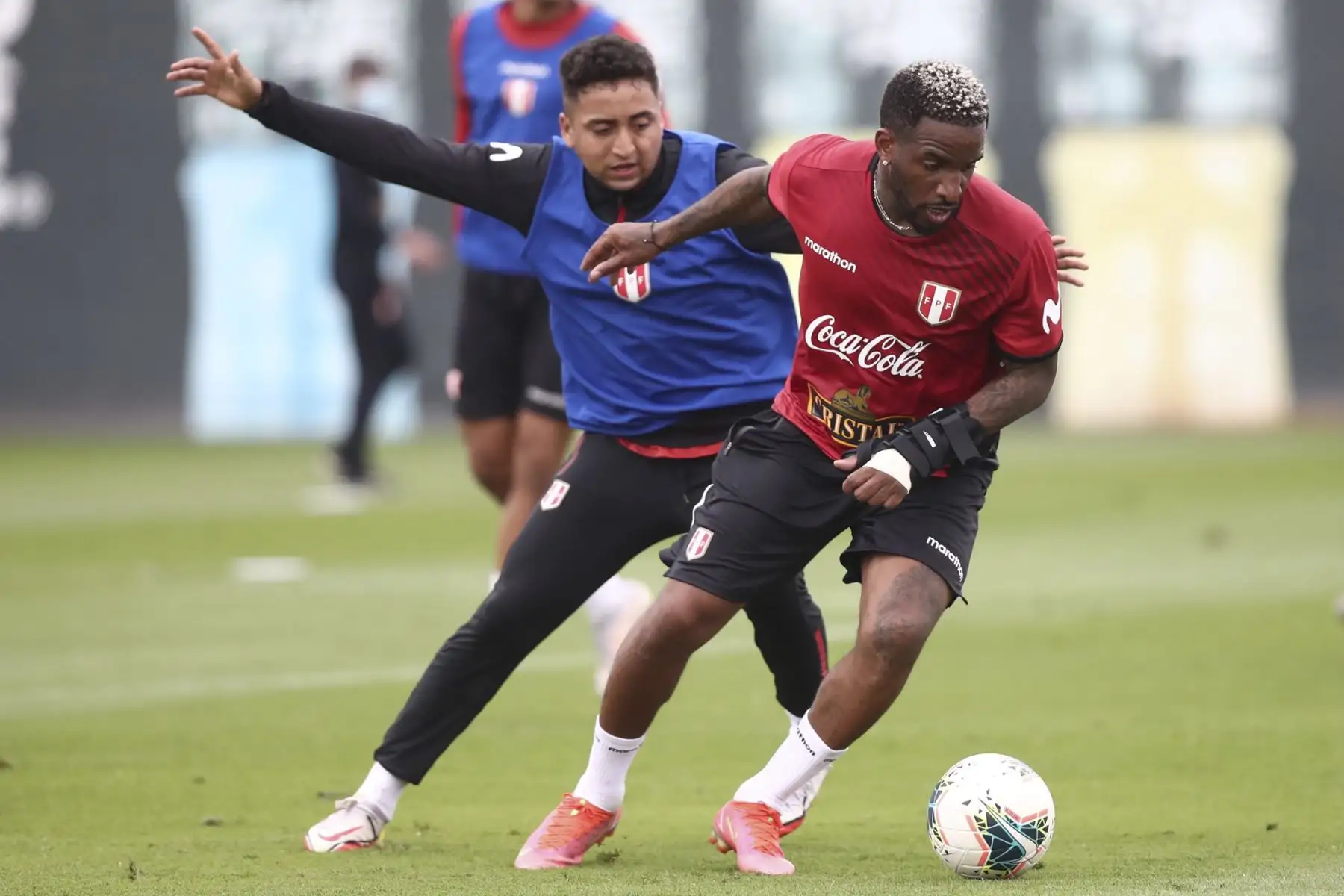La Seleccion Peruana continúa su preparación para el duelo ante Chile con la presencia de catorce jugadores. Foto: FPF