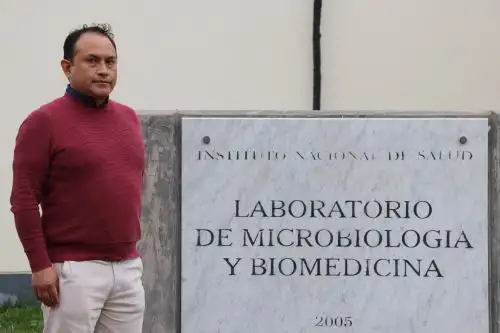 Al biólogo molecular le sorprende, la capacidad de mutar que tiene el virus de la covid-19; la aparición no prevista de la variante local  (lambda) y la facilidad que tiene para ingresar a la célula humana por sus espículas. Foto: ANDINA/ INS.