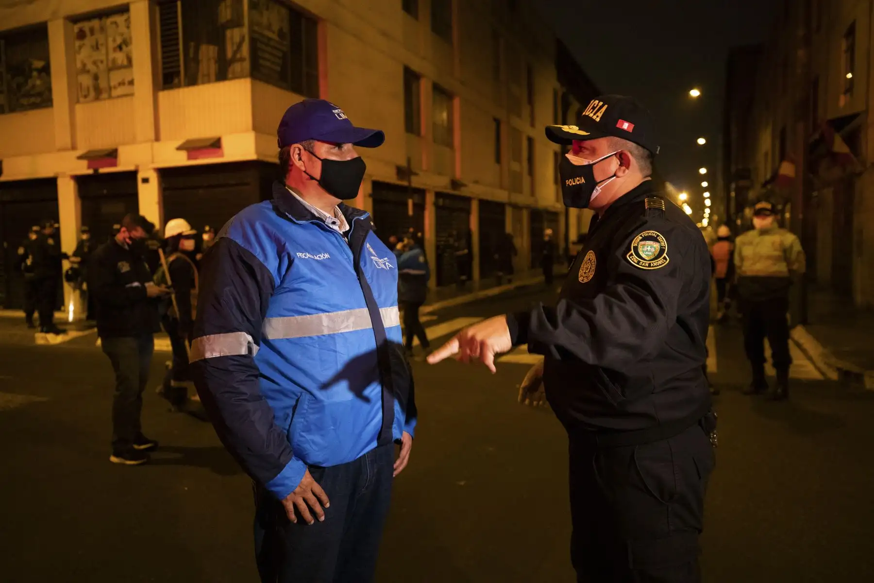 La Municipalidad de Lima y la Policía Nacional ejecutaron esta madrugada un operativo conjunto de recuperación del espacio público en el jirón Paruro, en Mesa Redonda. Foto: ANDINA/Municipalidad de Lima