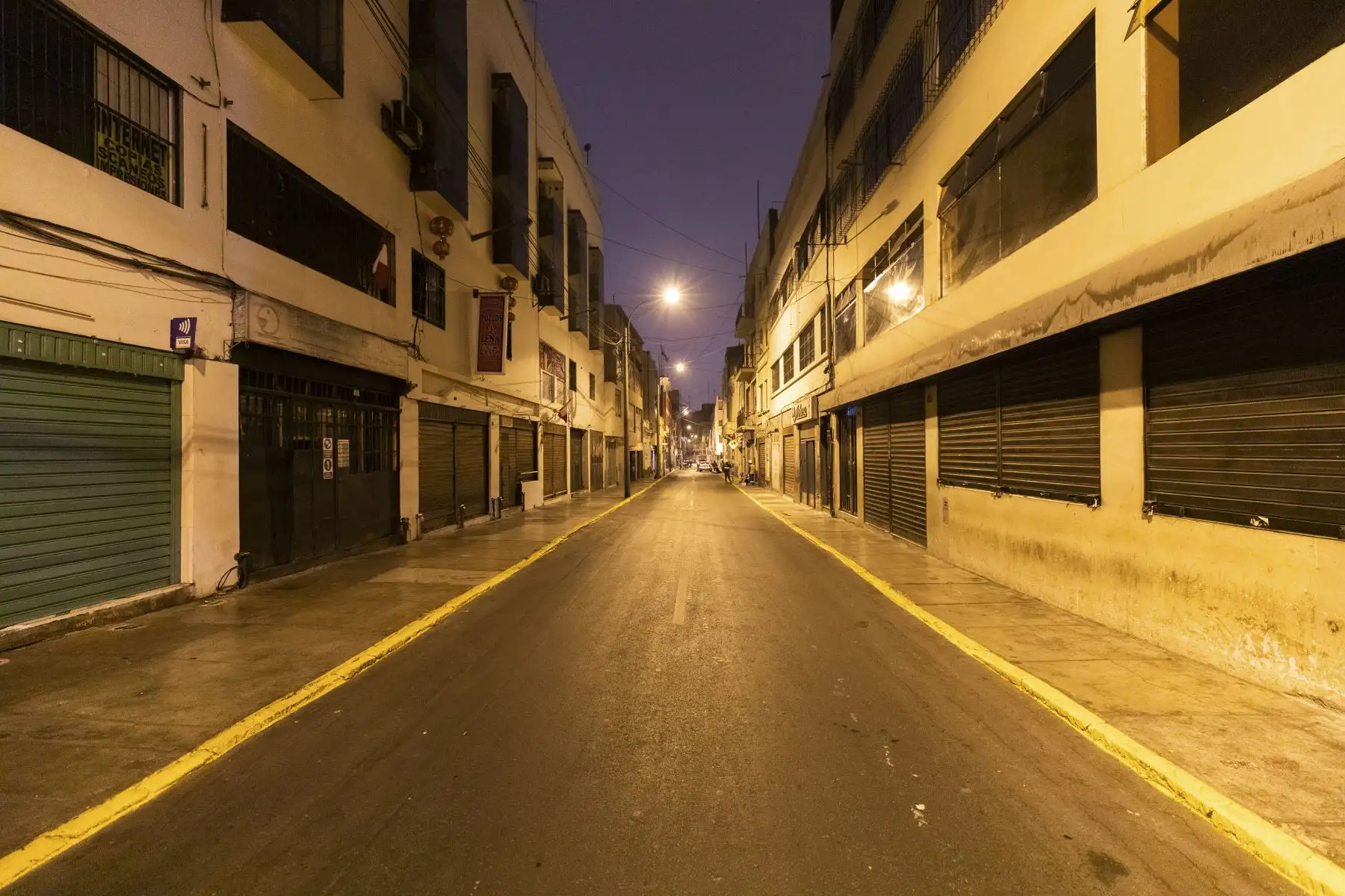La Municipalidad de Lima y la Policía Nacional ejecutaron esta madrugada un operativo conjunto de recuperación del espacio público en el jirón Paruro, en Mesa Redonda. Foto: ANDINA/Municipalidad de Lima