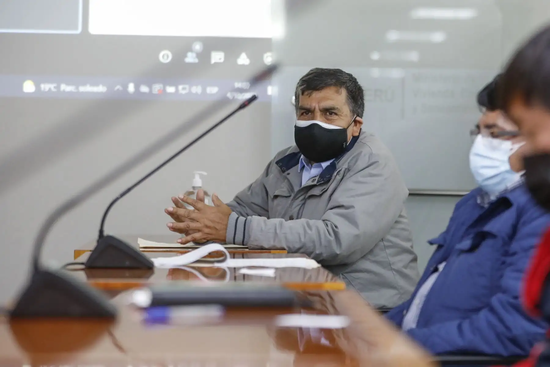 El ministro de Vivienda, Construcción y Saneamiento, Geiner Alvarado, recibió a la delegación de alcaldes de Cajamarca. Junto a las autoridades distritales, se evaluó el estado de proyectos de saneamiento rural en Magdalena, San Juan, Asunción, Chetilla y Corpán. Foto: ANDINA/MVCS