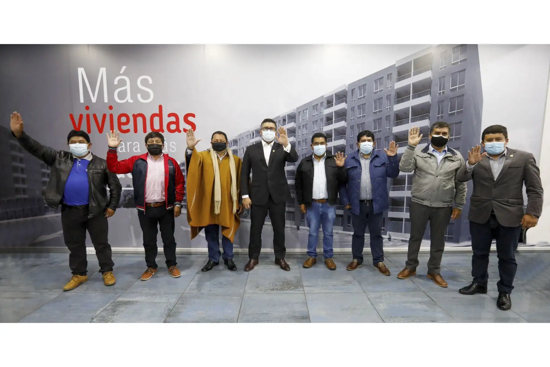El ministro de Vivienda, Construcción y Saneamiento, Geiner Alvarado, recibió a la delegación de alcaldes de Cajamarca. Junto a las autoridades distritales, se evaluó el estado de proyectos de saneamiento rural en Magdalena, San Juan, Asunción, Chetilla y Corpán. Foto: ANDINA/MVCS