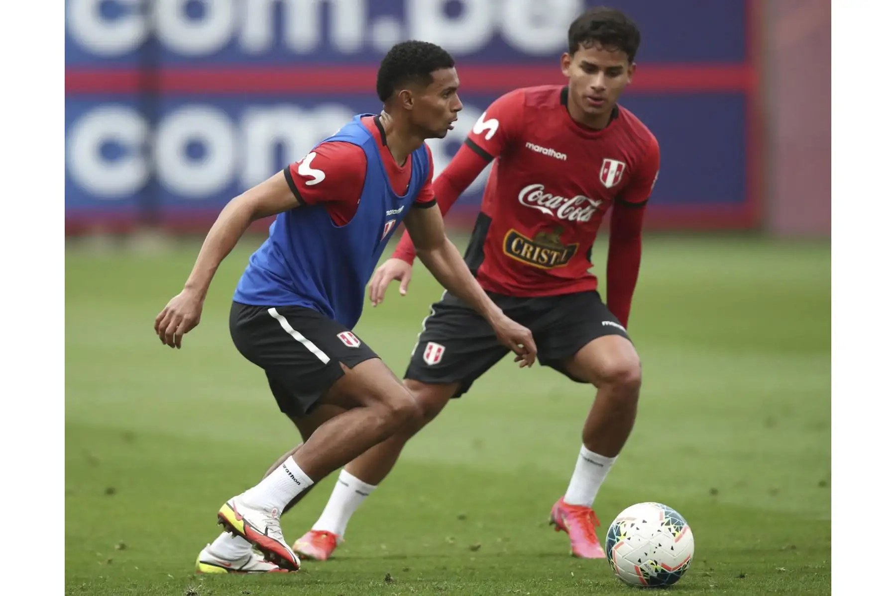 A tres días del duelo ante Chile, la Selección Peruana entrenó en la Videna con 23 jugadores. Foto: FPF