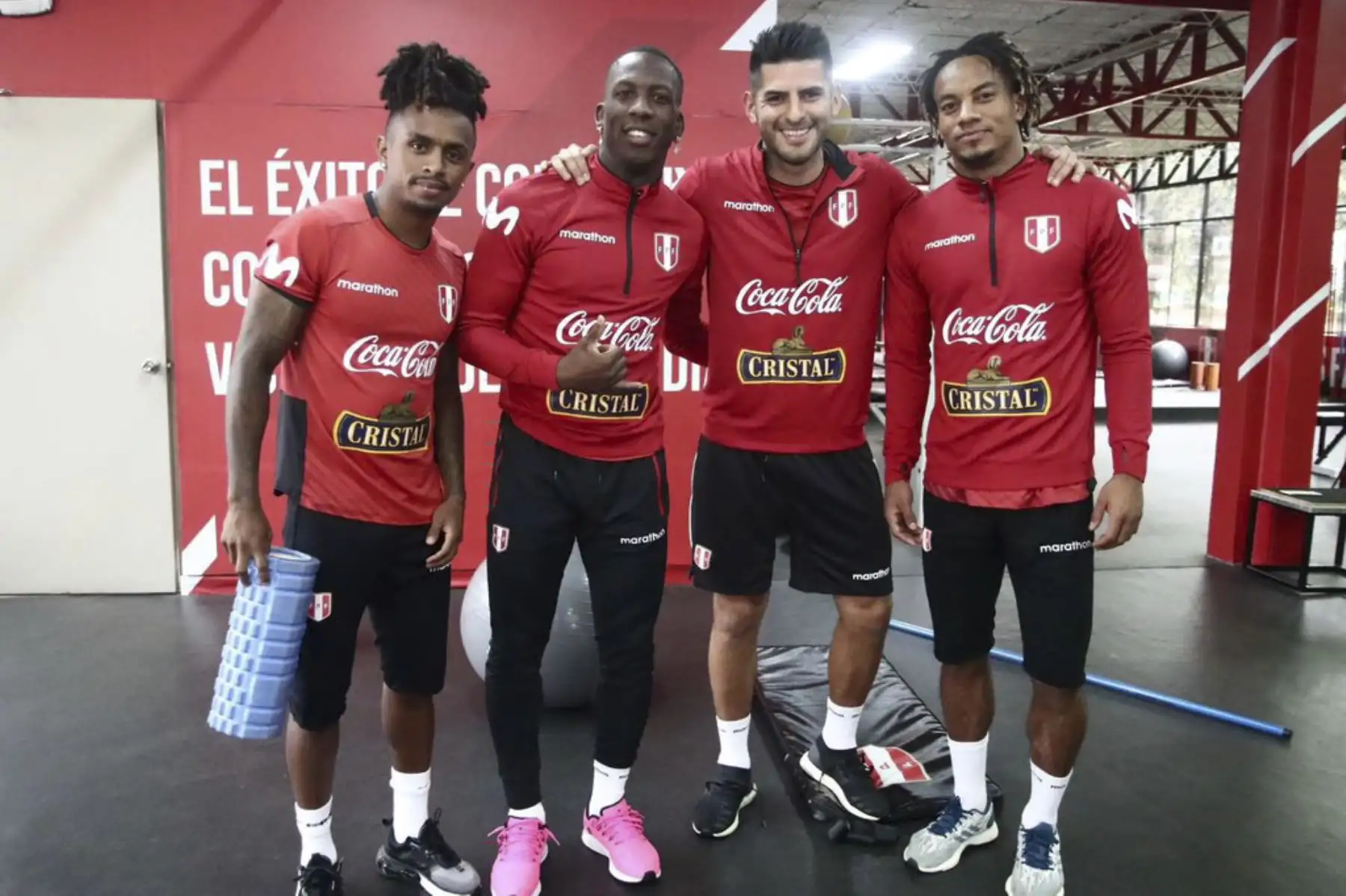 Yordy Reyna, Luis Advíncula, Carlos Zambrano y André Carrillo se encuentran motivados. A tres días del duelo ante Chile, la selección peruana entrenó en la Videna con 23 jugadores. Foto: FPF