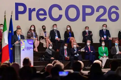 El Acuerdo de París de 2015 establece el compromiso de limitar el aumento medio de la temperatura global a 2ºC con respecto a los niveles preindustriales y redoblar esfuerzos para no superar el nivel de 1,5ºC a finales de este siglo. Foto: AFP
