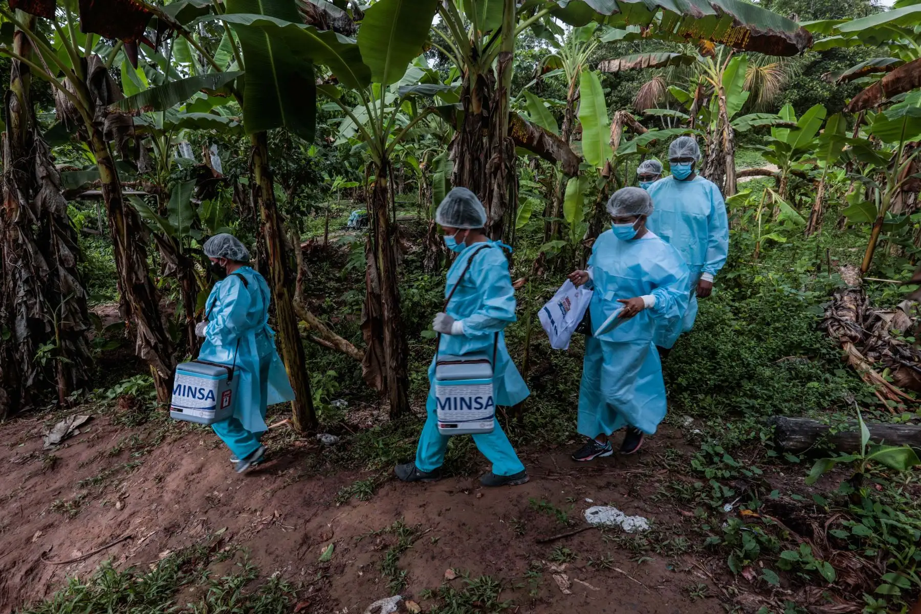 Más de 600 nativos de la etnia shawi y 154 kukamas se vacunaron contra el covid-19 en jornadas de un solo día, gracias al trabajo de las brigadas del Minsa que visitan las zonas más alejadas de la Selva para cerrar las brechas de inmunización. Foto: ANDINA/ MINSA