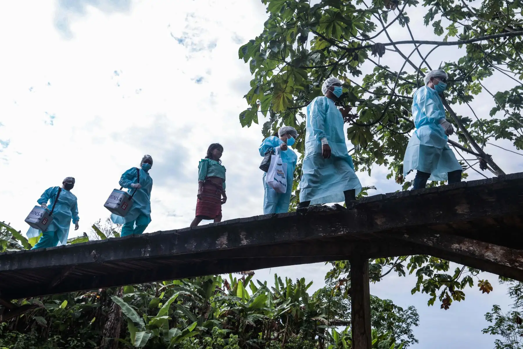 Más de 600 nativos de la etnia shawi y 154 kukamas se vacunaron contra el covid-19 en jornadas de un solo día, gracias al trabajo de las brigadas del Minsa que visitan las zonas más alejadas de la Selva para cerrar las brechas de inmunización. Foto: ANDINA/ MINSA