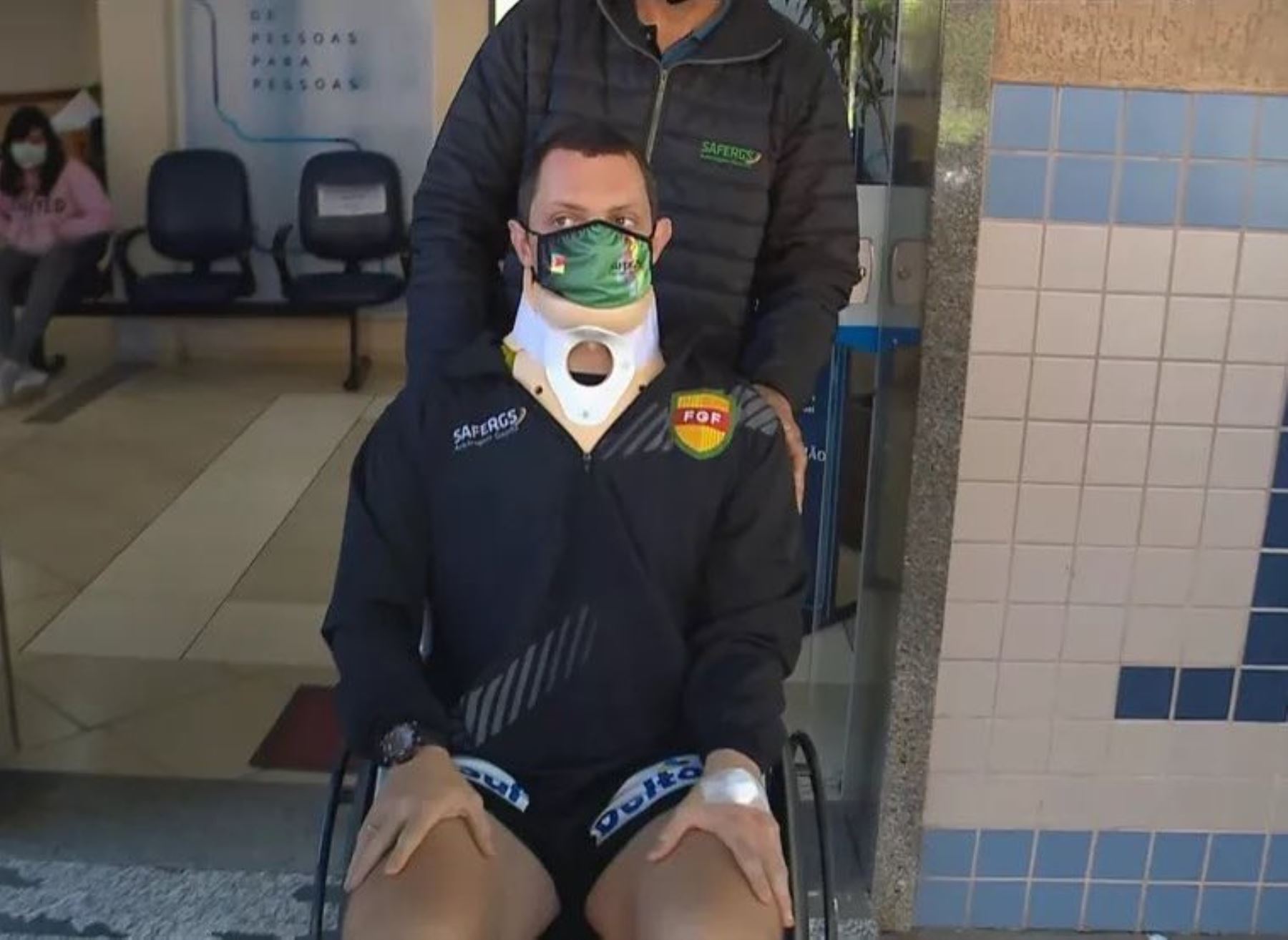 El árbitro Rodrigo Crivellaro sale del hospital luego de haber ingresar desmayado