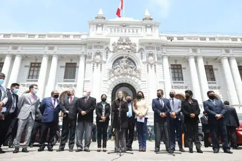 Rueda de prensa de presidenta del Congreso con voceros de bancadas.