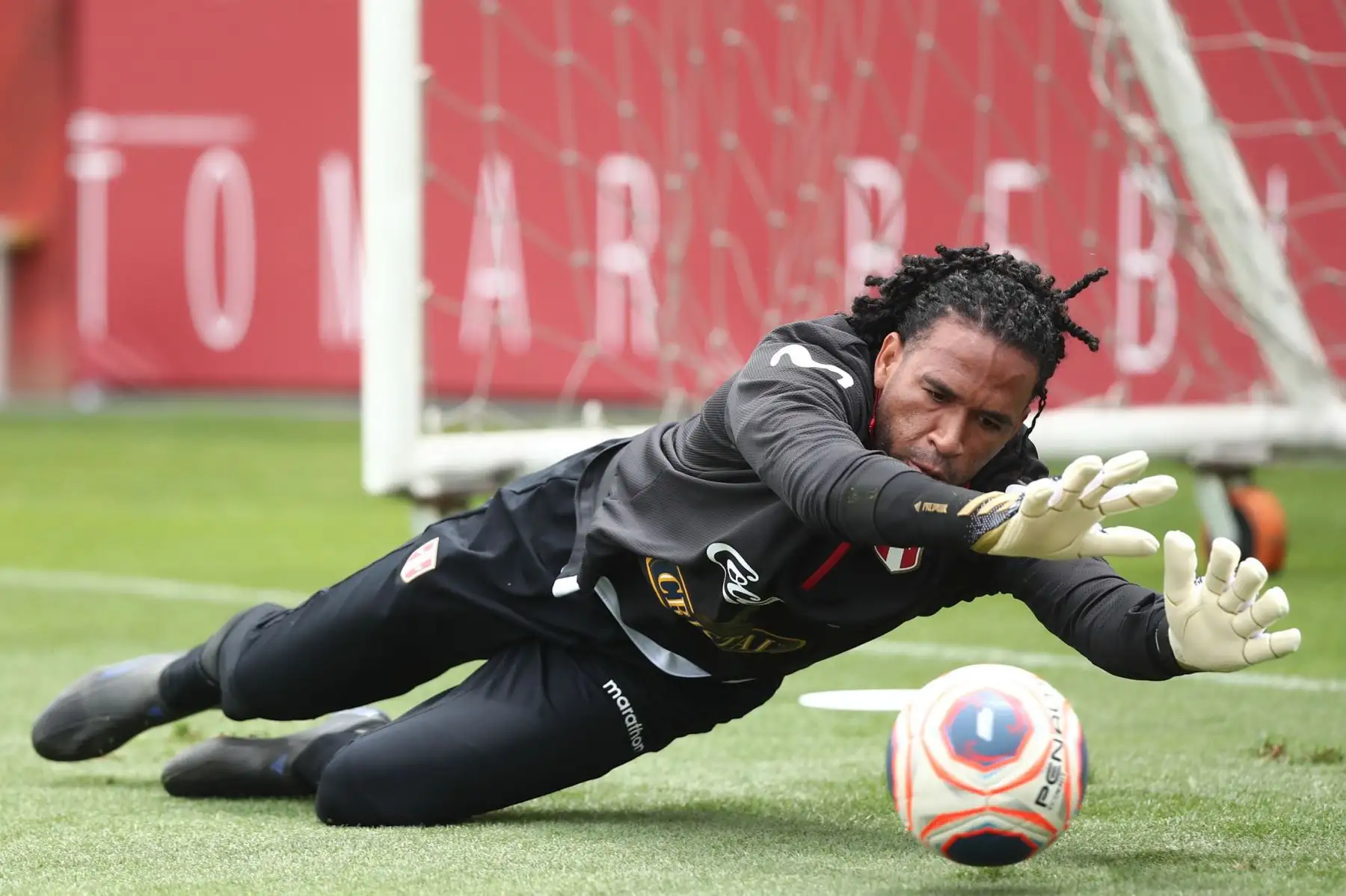 La Selección Peruana entrenó por primera vez con el grupo completo de 30 futbolistas con miras al encuentro ante Chile por las Clasificatorias Sudamericanas. Foto: FPF