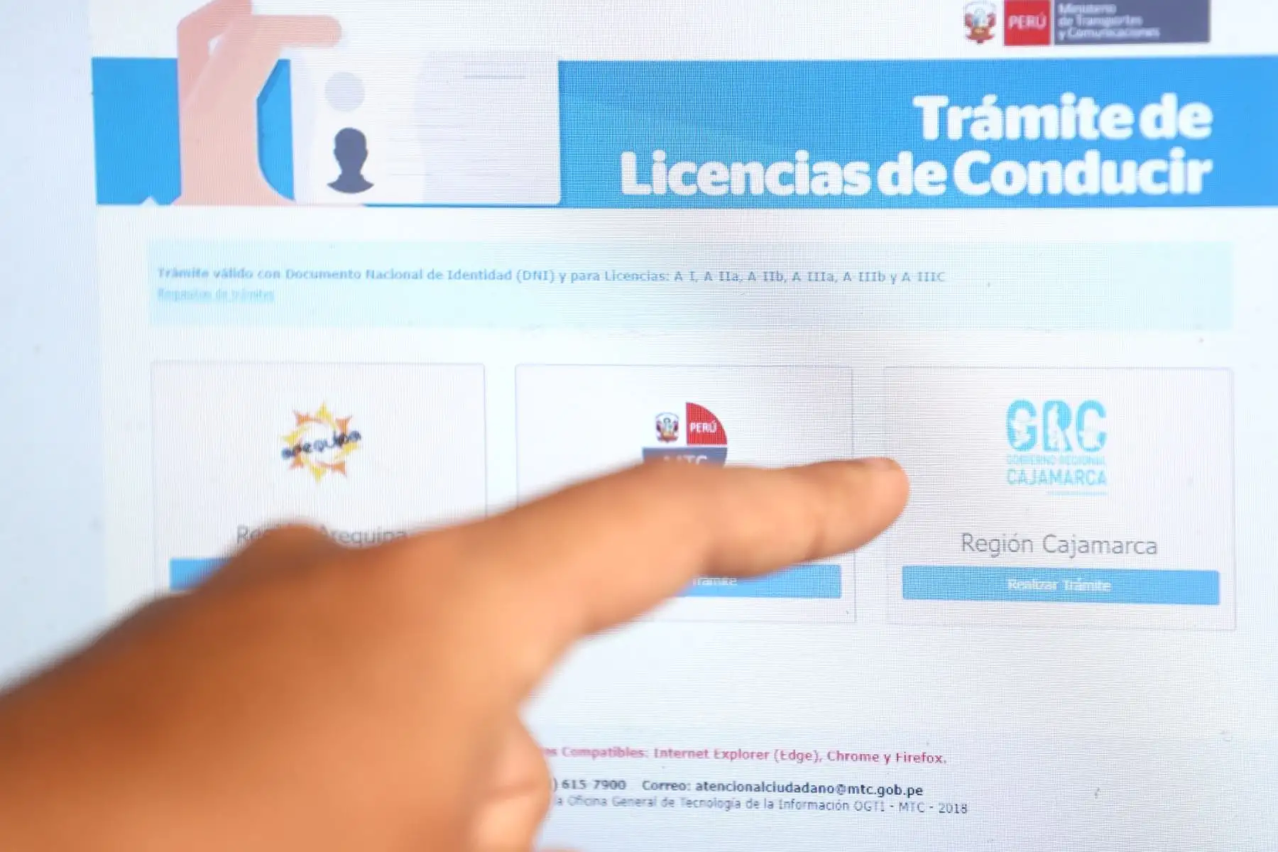 Cajamarca es la primera región que ha empezado a emitir la licencia de conducir electrónica como parte del plan MTC Digital, impulsado por el Ministerio de Transportes y Comunicaciones (MTC) con el objetivo de agilizar y modernizar los servicios que el Estado brinda a la ciudadanía. Foto: MTC