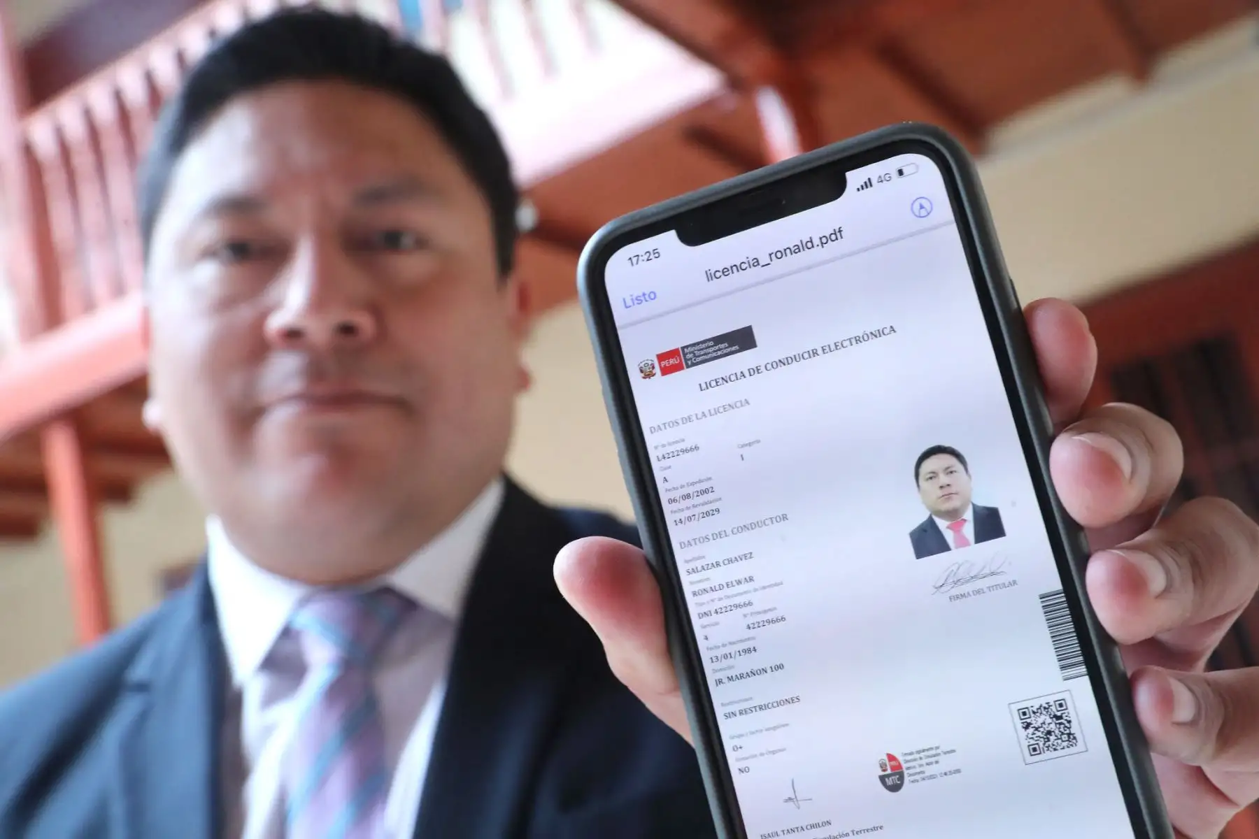 Cajamarca es la primera región que ha empezado a emitir la licencia de conducir electrónica como parte del plan MTC Digital, impulsado por el Ministerio de Transportes y Comunicaciones (MTC) con el objetivo de agilizar y modernizar los servicios que el Estado brinda a la ciudadanía. Foto: MTC