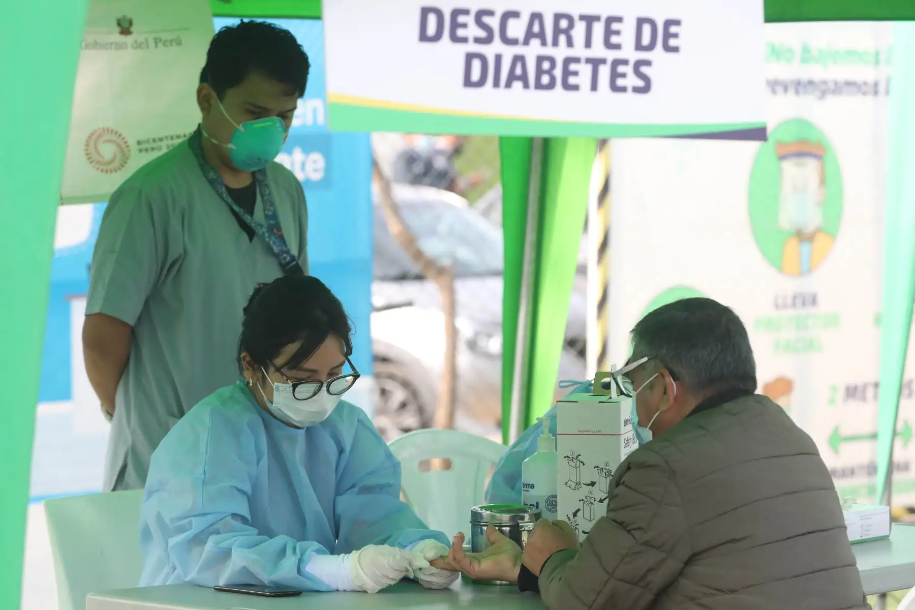 El Ministerio de Salud, realiza en el distrito de Surquillo una campaña de salud preventiva de descarte de obesidad, diabetes e hipertensión arterial.
Foto: ANDINA/Andrés Valle